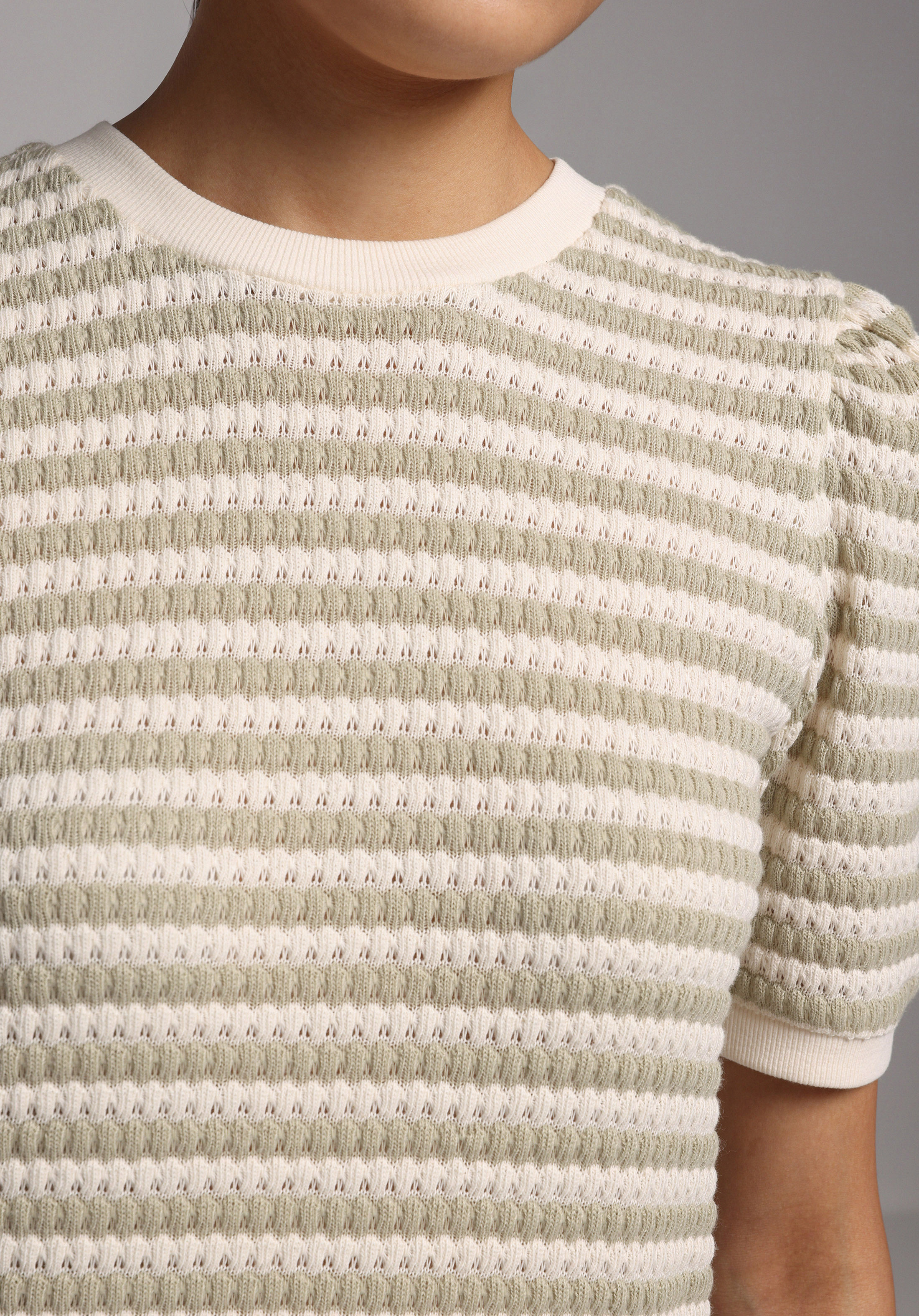 Slim Fit Yuvarlak Yaka Çizgili Kadın Yeşil Kısa Kol Tişört