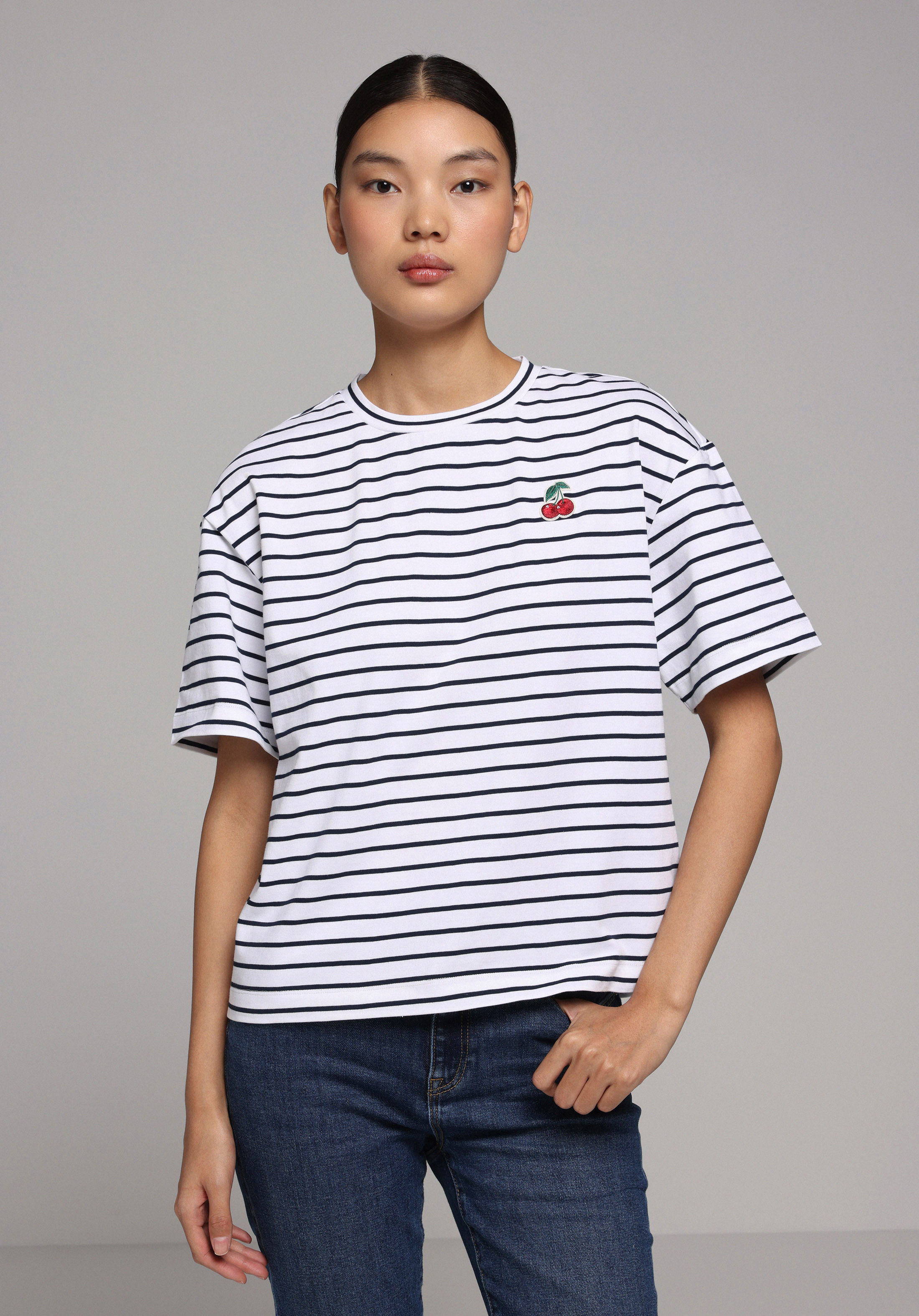 Boyfriend Fit Yuvarlak Yaka Nakışlı Kadın Lacivert Kısa Kol Tişört