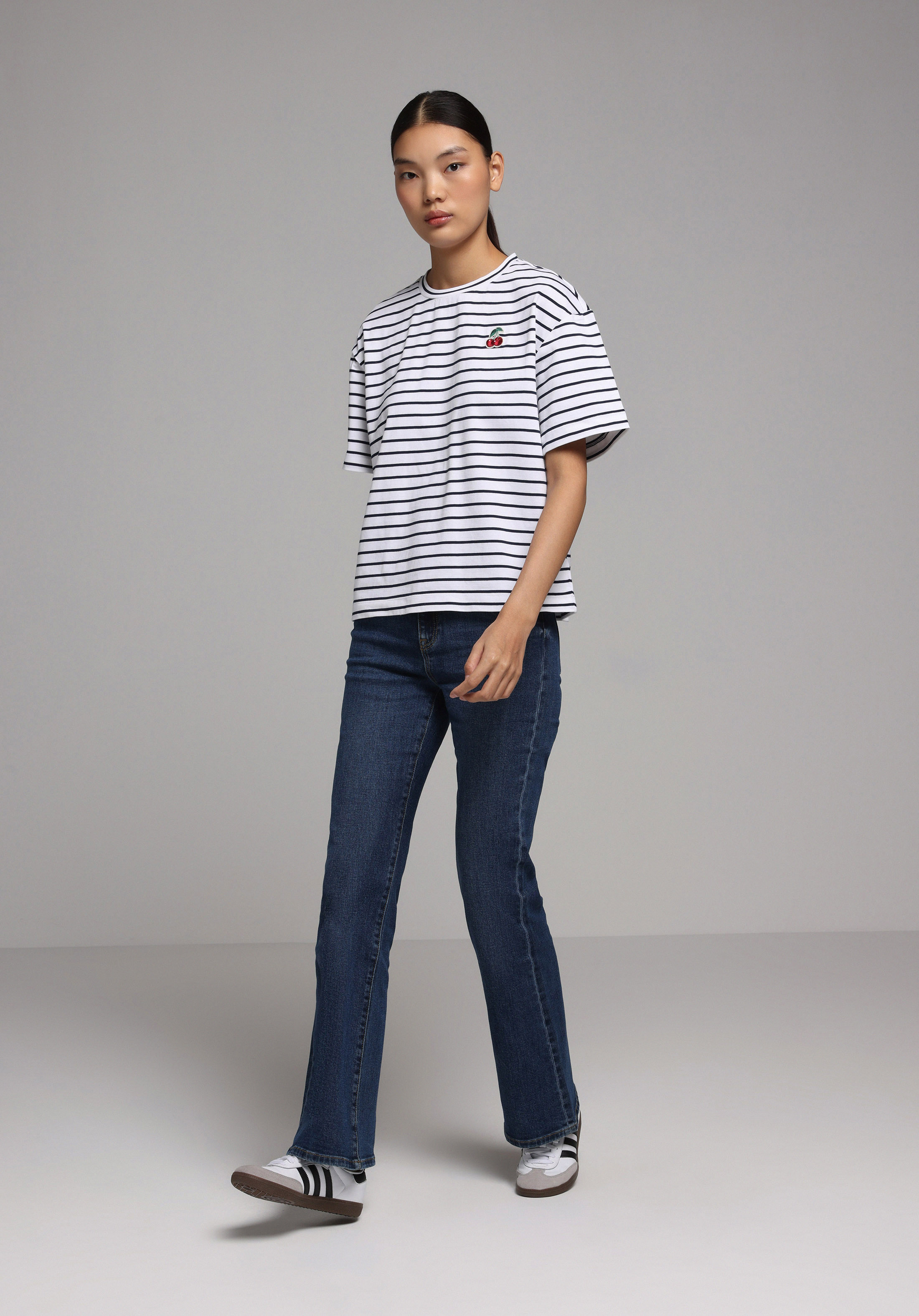 Boyfriend Fit Yuvarlak Yaka Nakışlı Kadın Lacivert Kısa Kol Tişört