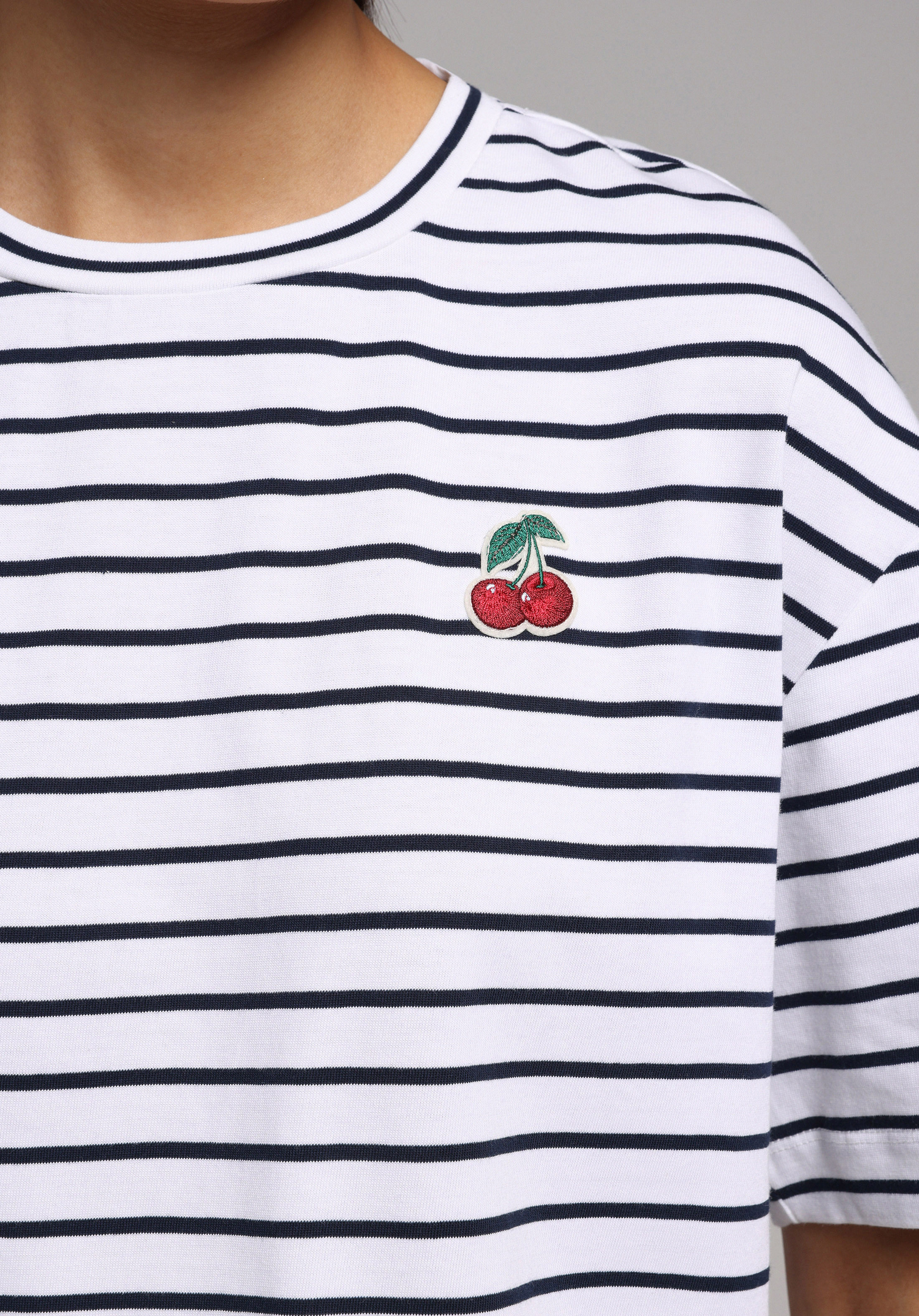 Boyfriend Fit Yuvarlak Yaka Nakışlı Kadın Lacivert Kısa Kol Tişört