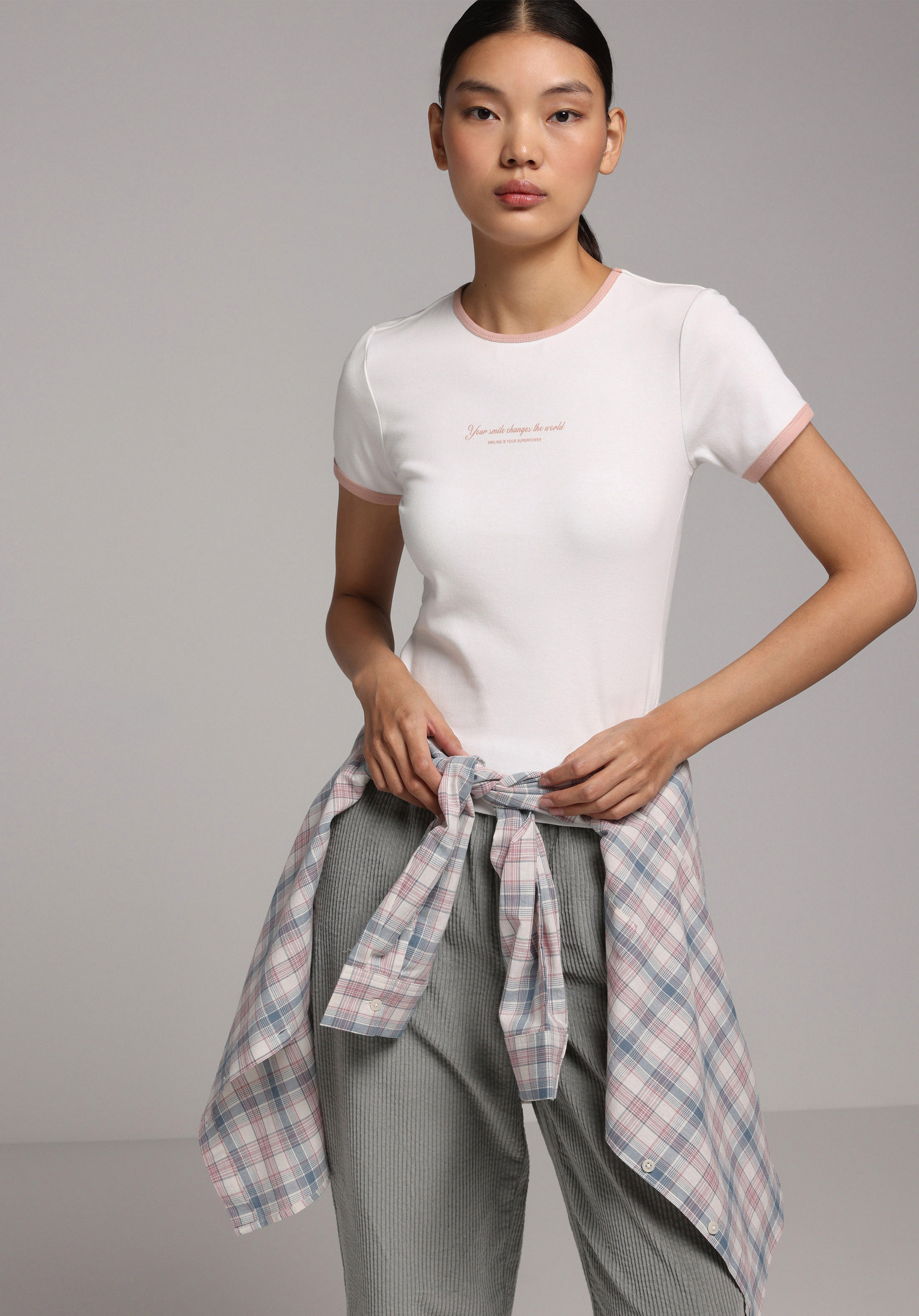 Slim Fit Yuvarlak Yaka Baskılı Kadın Beyaz Kısa Kol Tişört