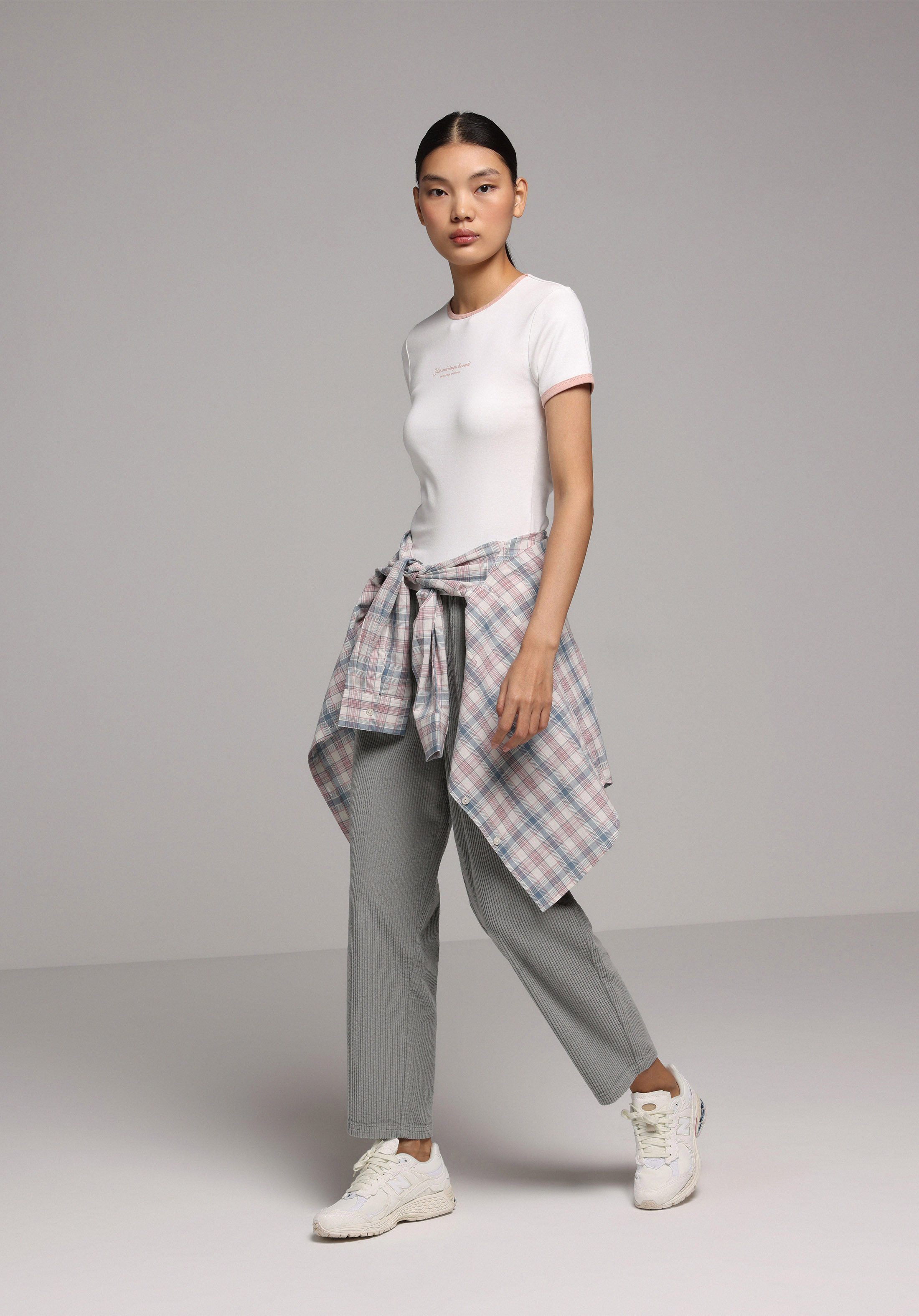 Slim Fit Yuvarlak Yaka Baskılı Kadın Beyaz Kısa Kol Tişört