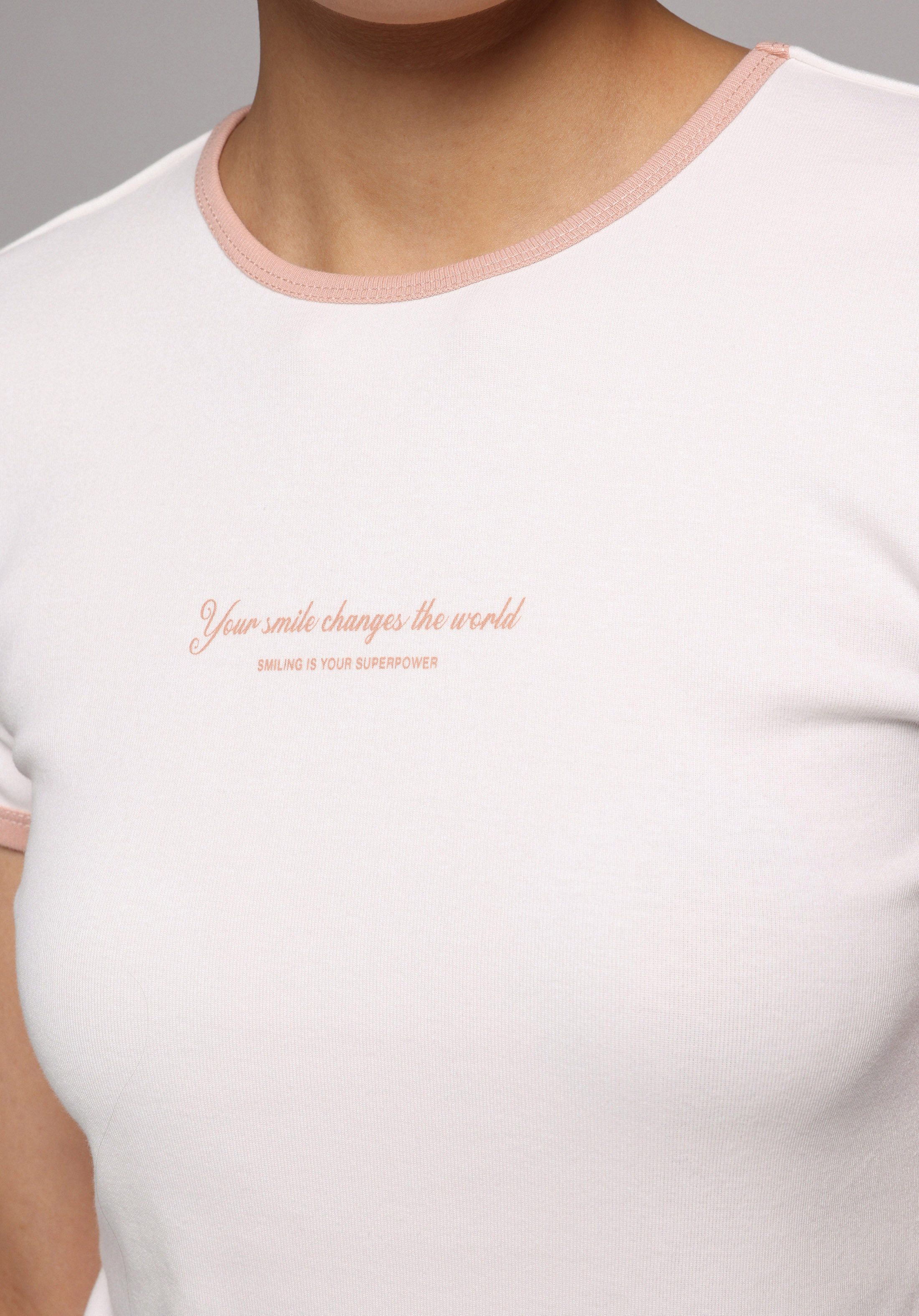 Slim Fit Yuvarlak Yaka Baskılı Kadın Beyaz Kısa Kol Tişört