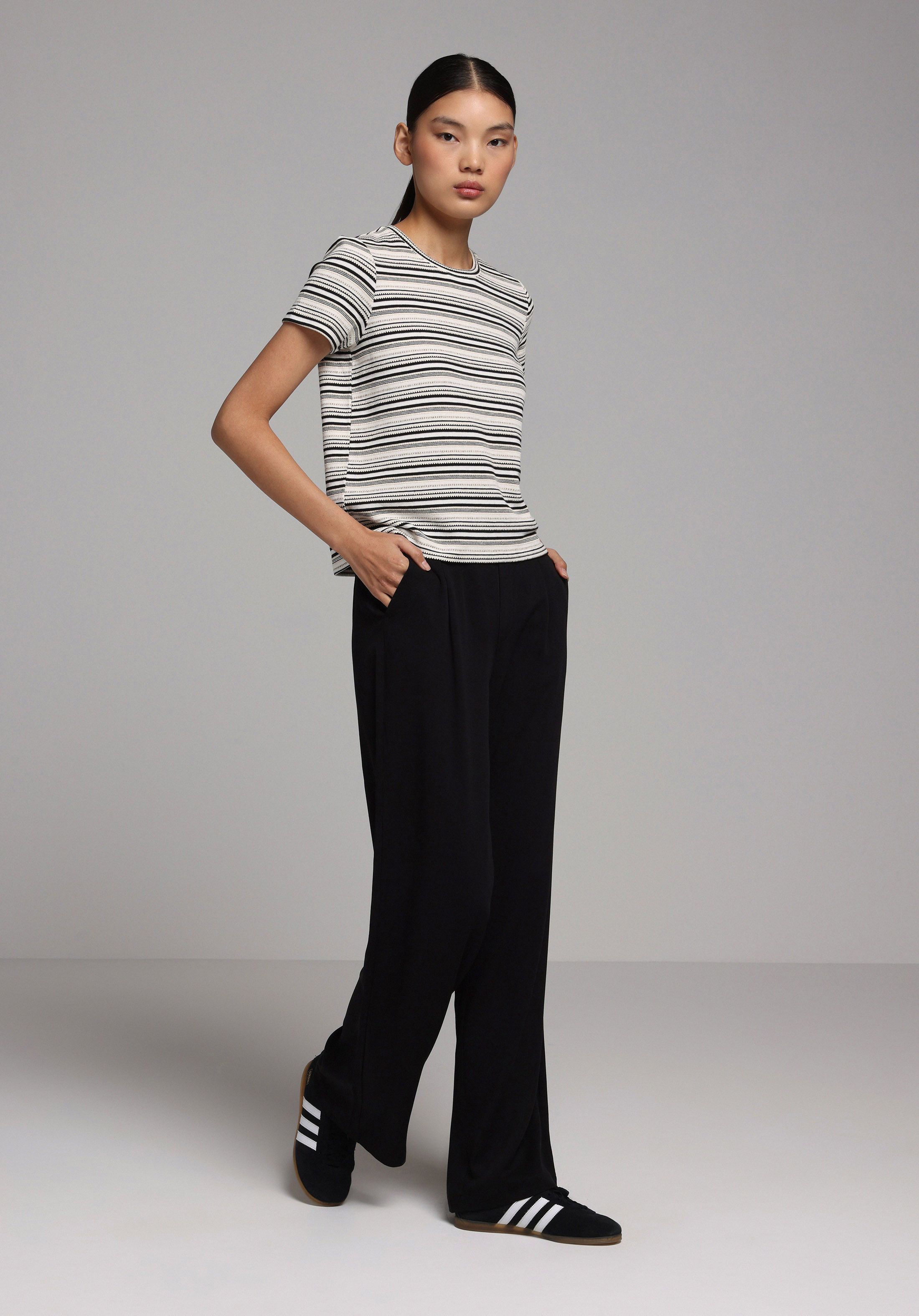 Regular Fit Yuvarlak Yaka Çizgili Kadın Çok Renkli Kısa Kol Tişört