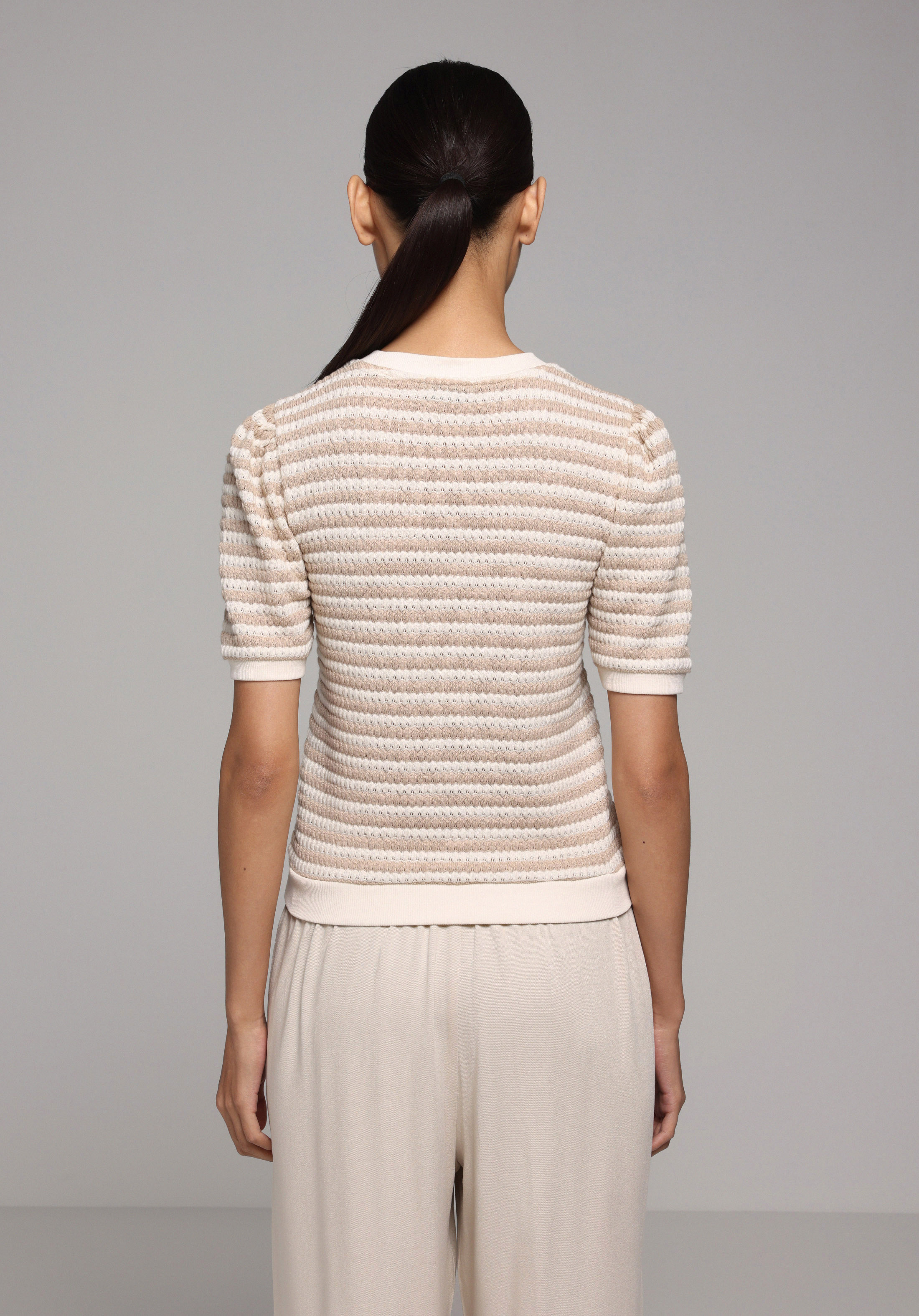 Slim Fit Yuvarlak Yaka Çizgili Kadın Bej Kısa Kol Tişört