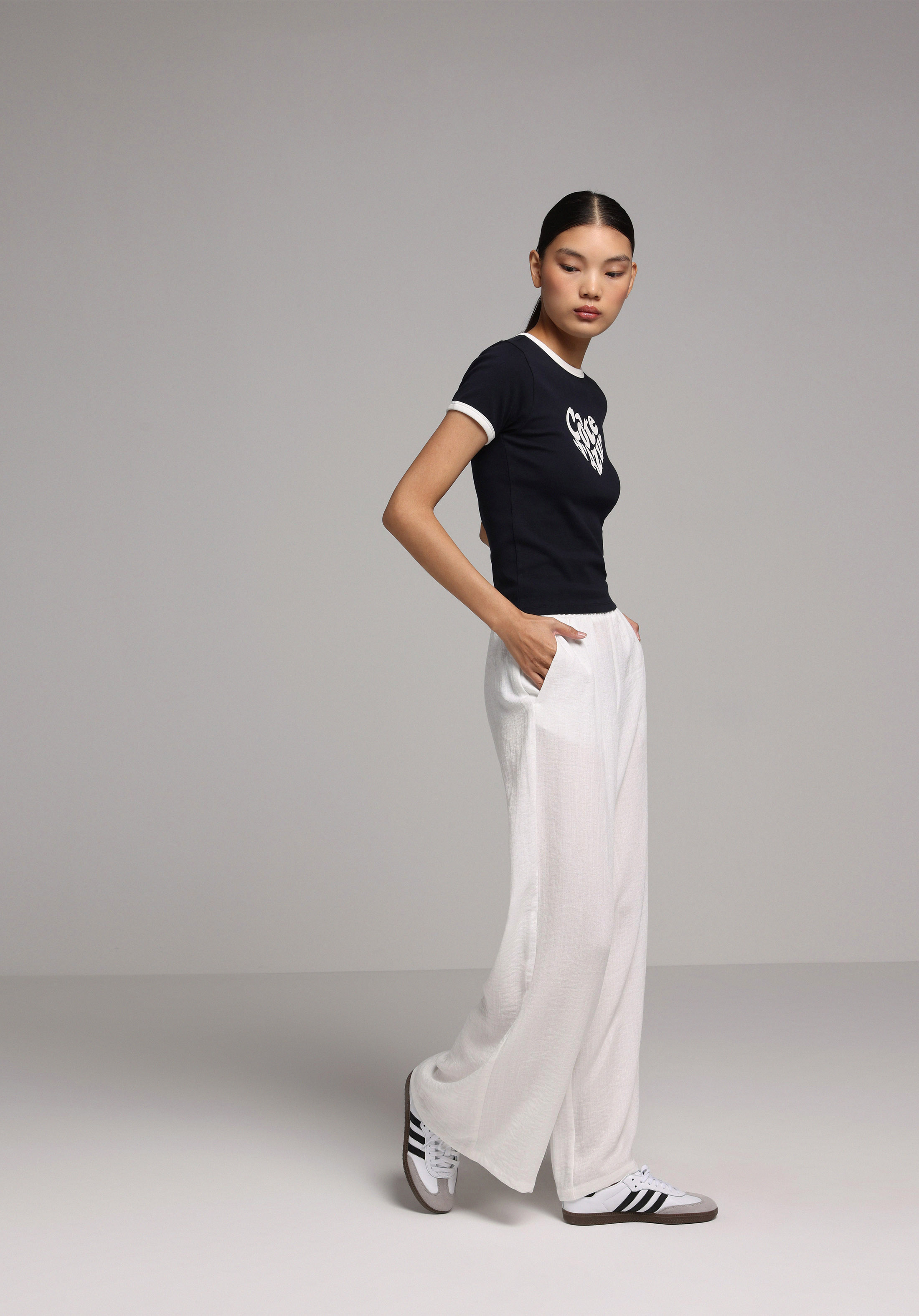 Slim Fit Yuvarlak Yaka Baskılı Kadın Lacivert Kısa Kol Tişört