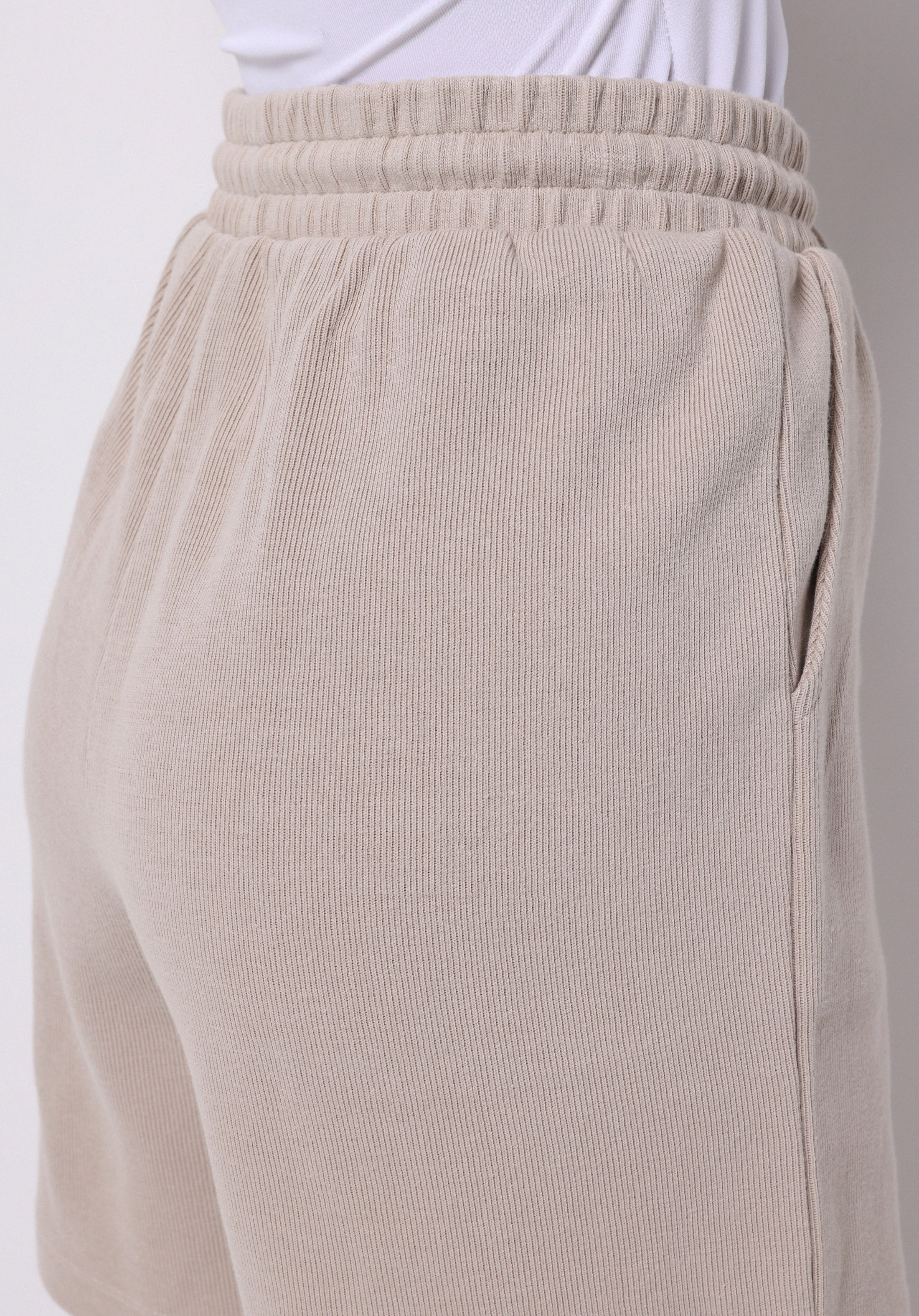 Regular Fit Orta Bel Baskılı Kadın Bej Şort