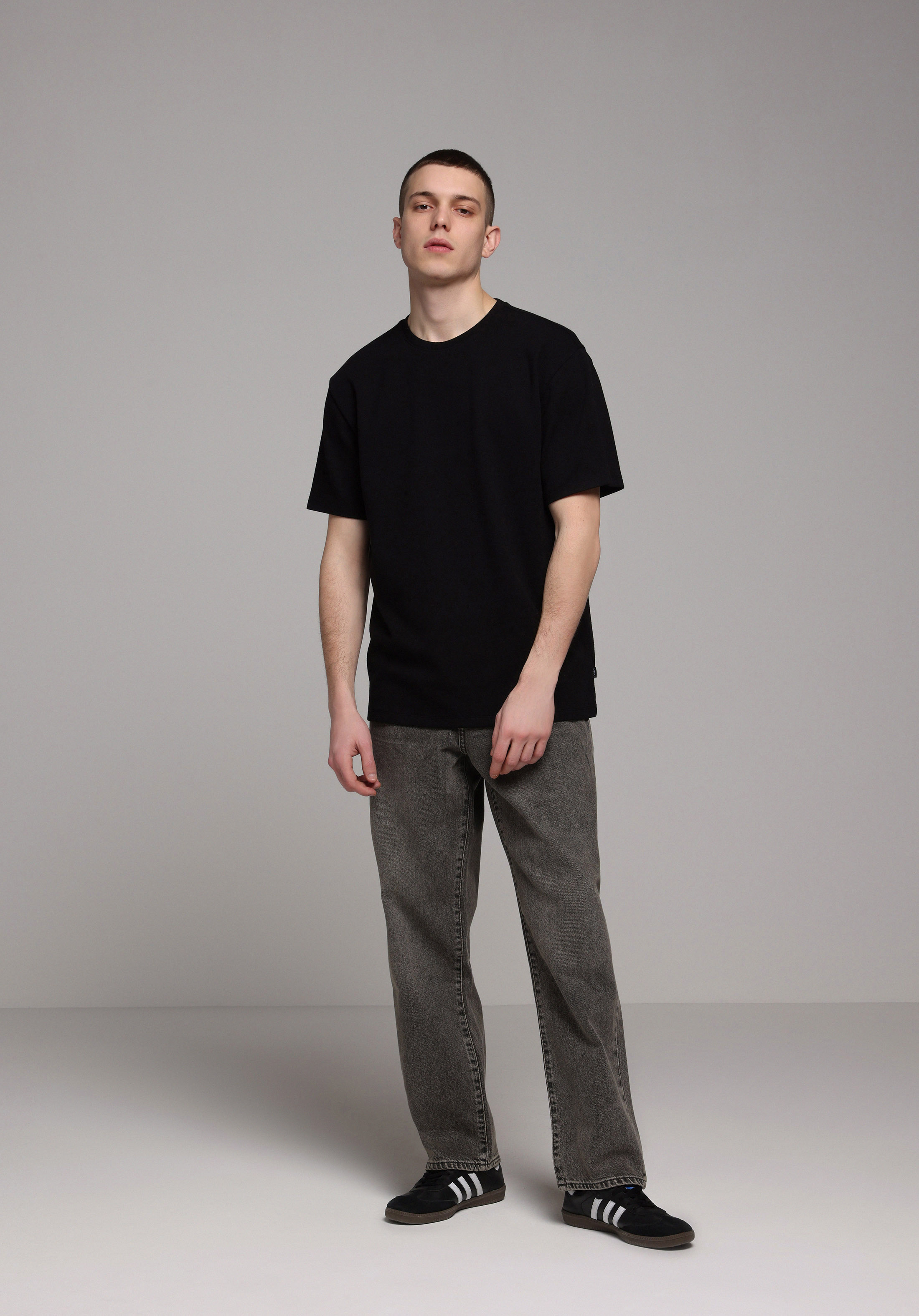 Comfort Fit Yuvarlak Yaka Düz Erkek Siyah Kısa Kol Tişört