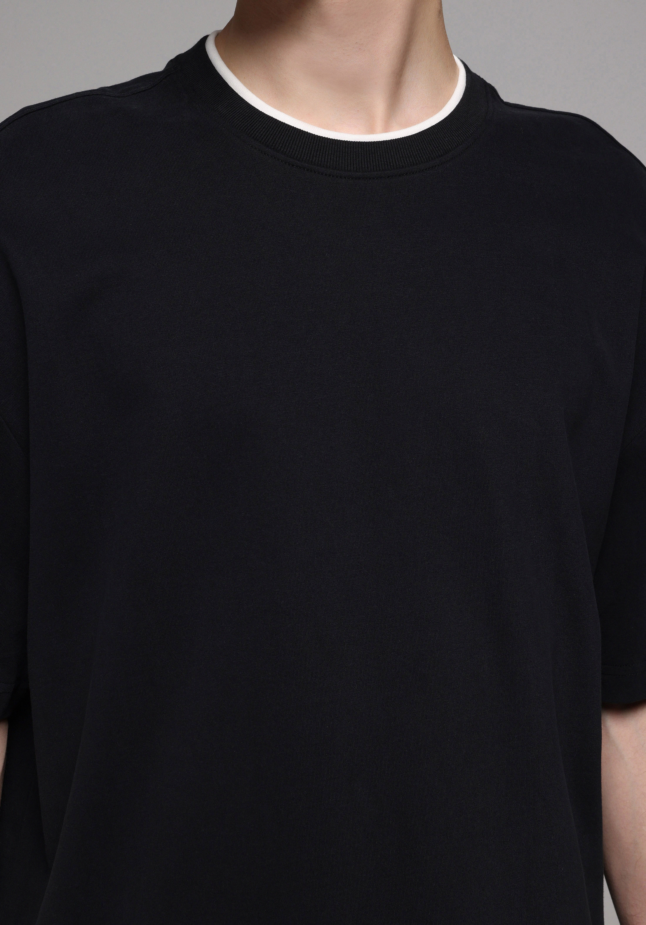 Oversize Fit Yuvarlak Yaka Düz Erkek Siyah Kısa Kol Tişört