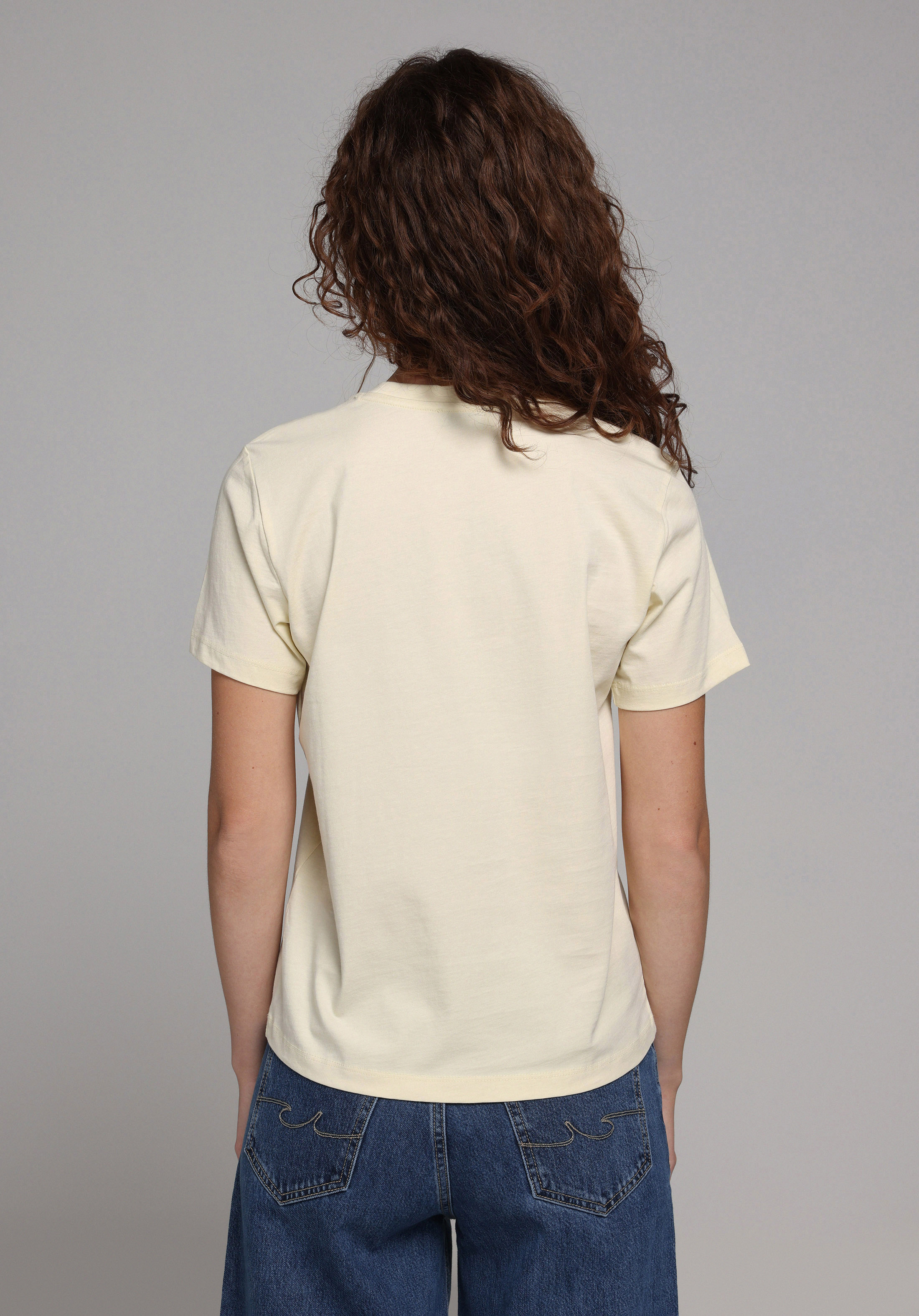 Regular Fit Yuvarlak Yaka Nakışlı Kadın Sari Kısa Kol Tişört