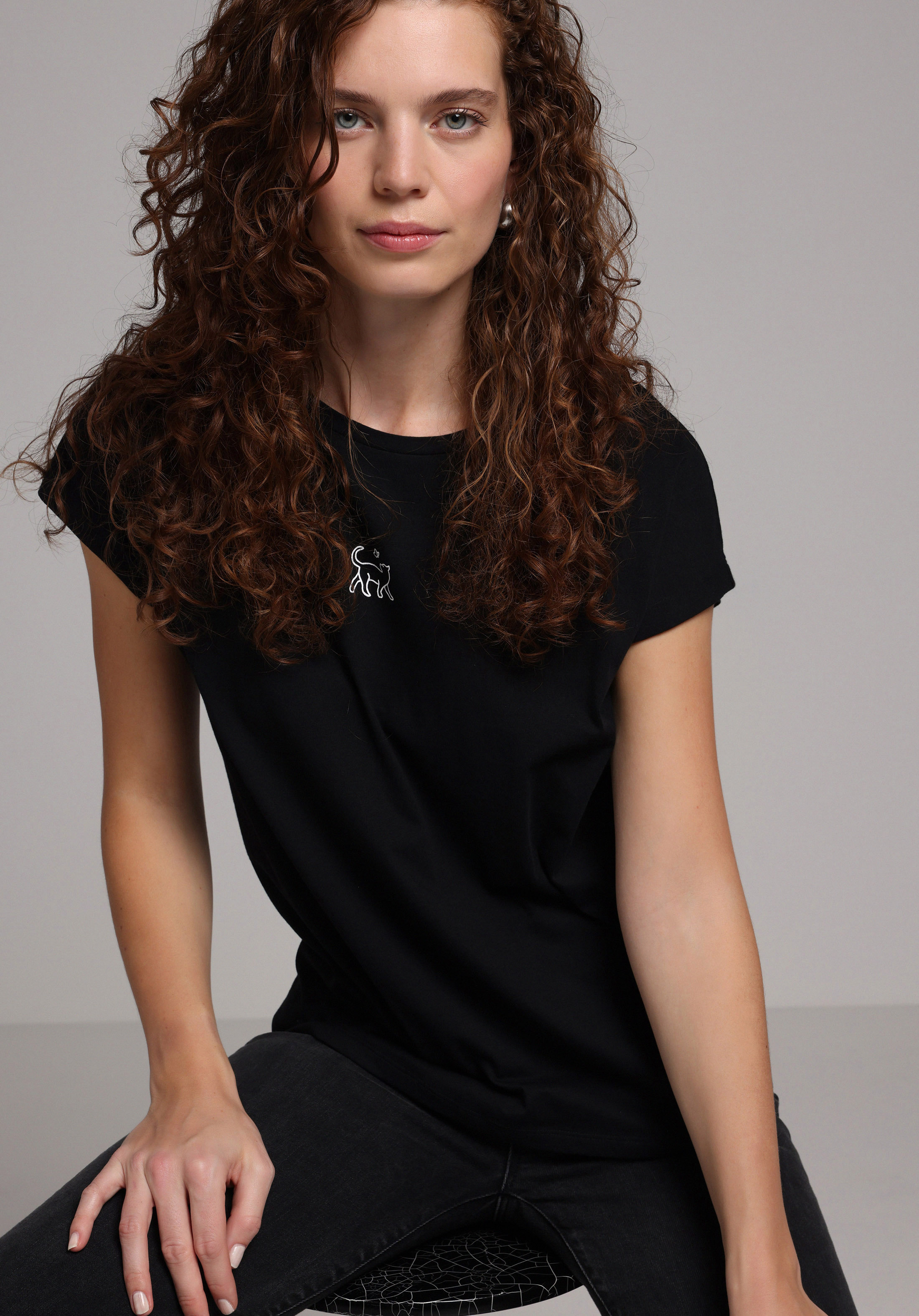 Regular Fit Yuvarlak Yaka Baskılı Kadın Siyah Kısa Kol Tişört