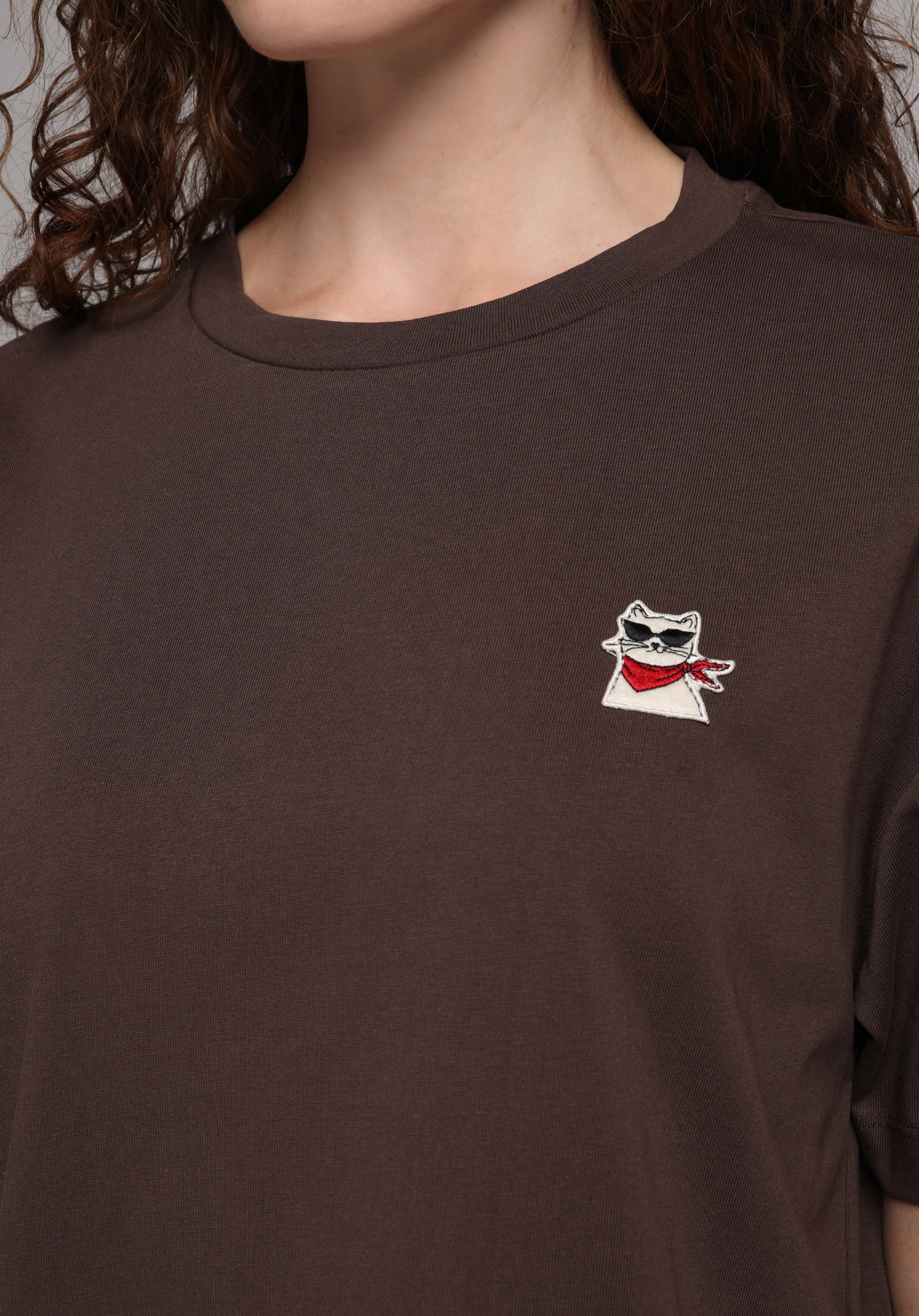 Boyfriend Fit Yuvarlak Yaka Nakışlı Kadın Kahverengi Kısa Kol Tişört