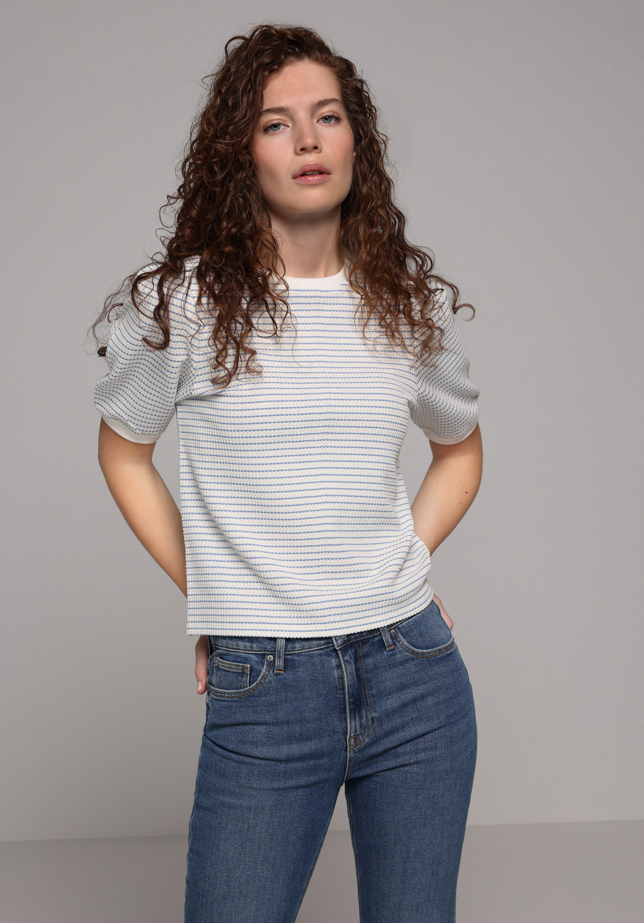 Slim Fit Yuvarlak Yaka Çizgili Kadın Mavi Kısa Kol Tişört