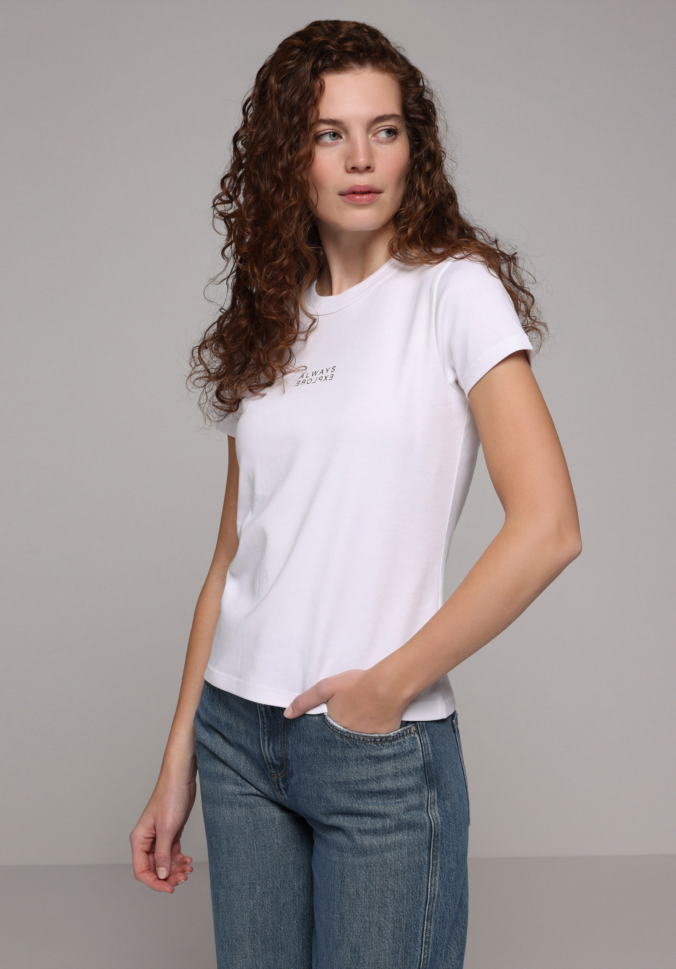 Slim Fit Yuvarlak Yaka Baskılı Kadın Beyaz Kısa Kol Tişört