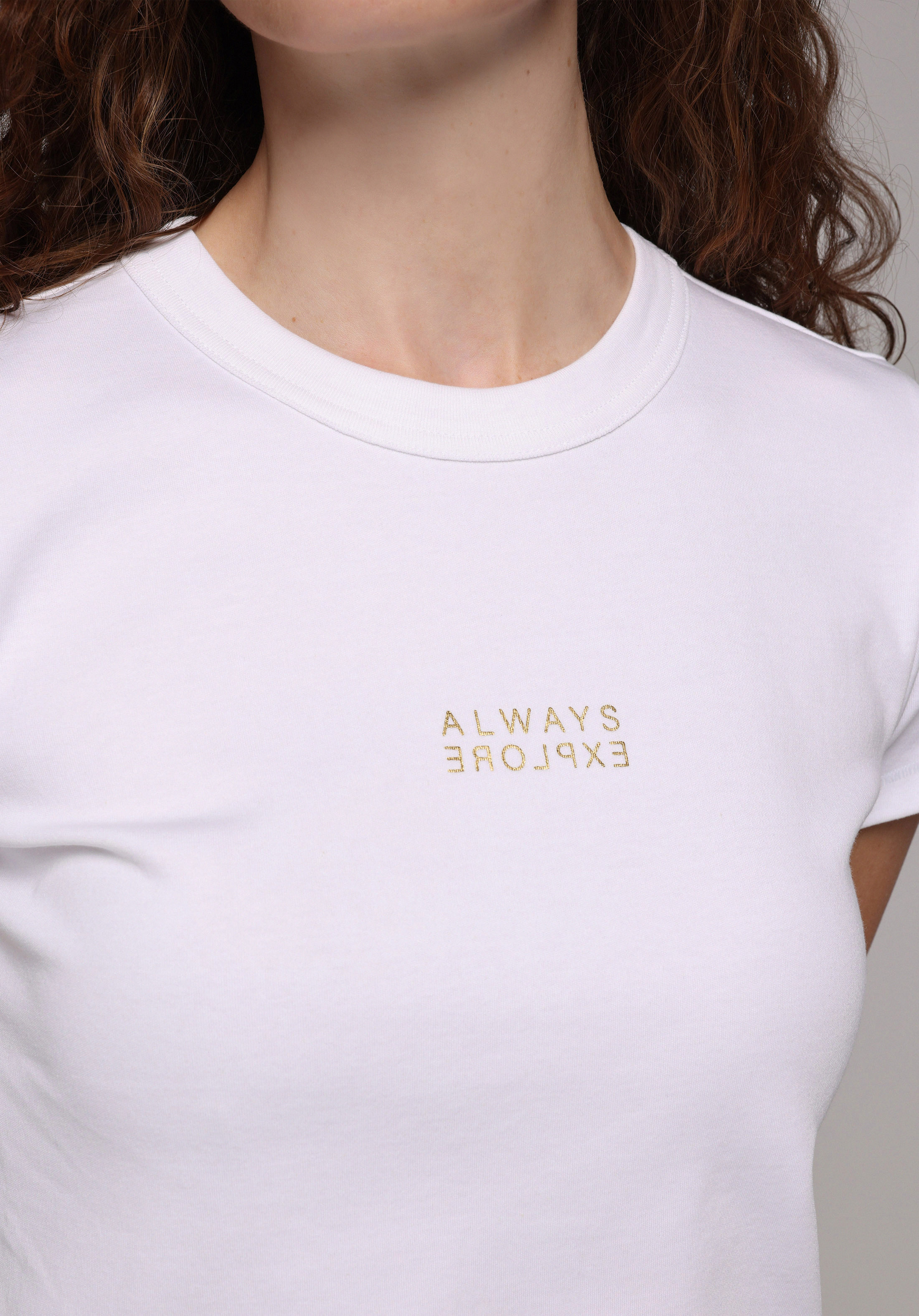 Slim Fit Yuvarlak Yaka Baskılı Kadın Beyaz Kısa Kol Tişört