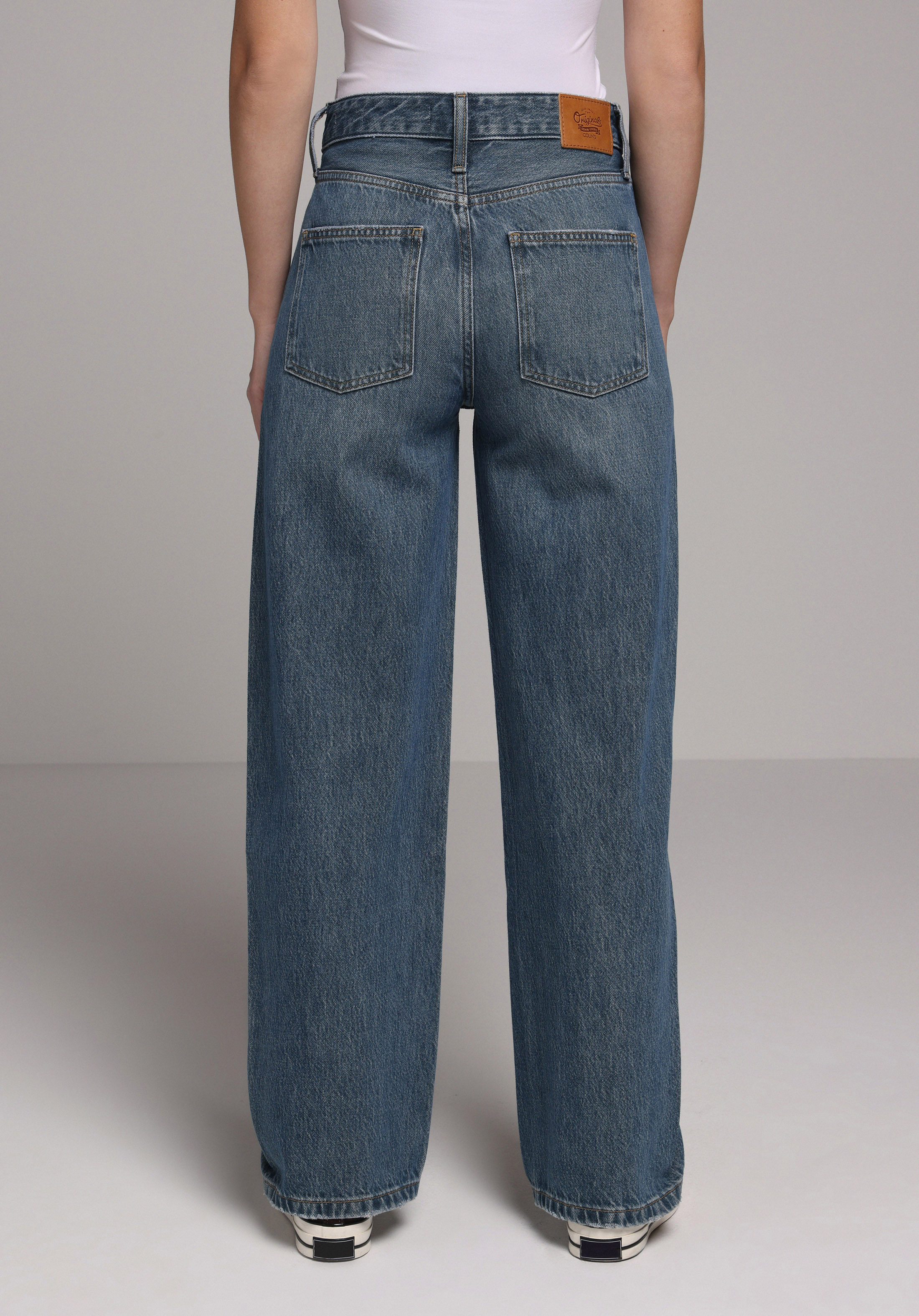 Baggy Fıt Orta Bel Daralan Paça Kadın Light İndigo Denim Jean Pantolon