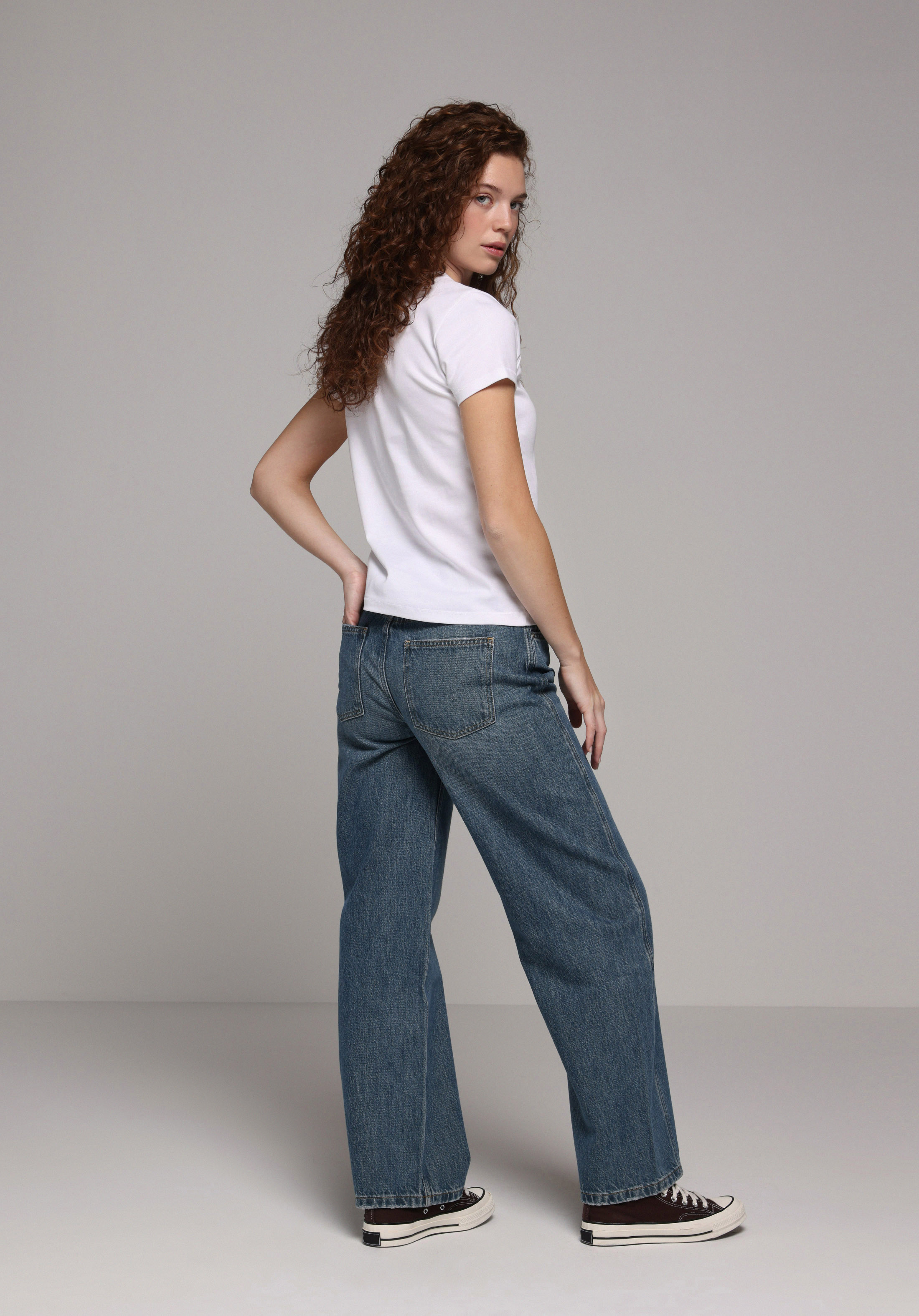 Baggy Fıt Orta Bel Daralan Paça Kadın Light İndigo Denim Jean Pantolon