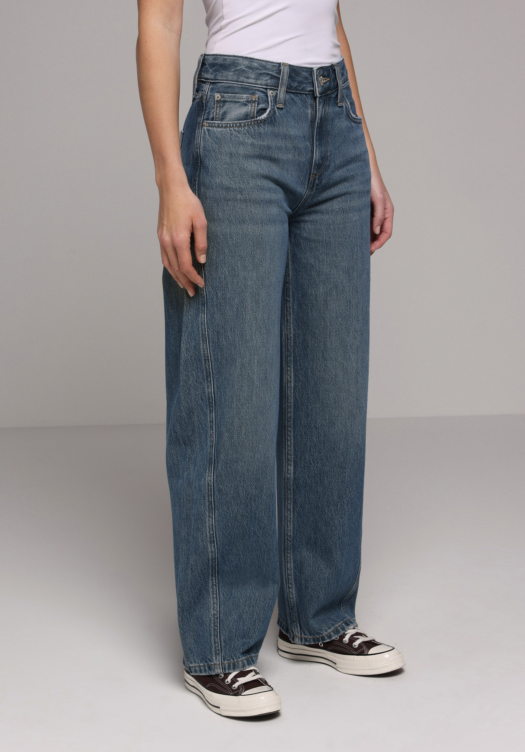 Baggy Fıt Orta Bel Daralan Paça Kadın Light İndigo Denim Jean Pantolon