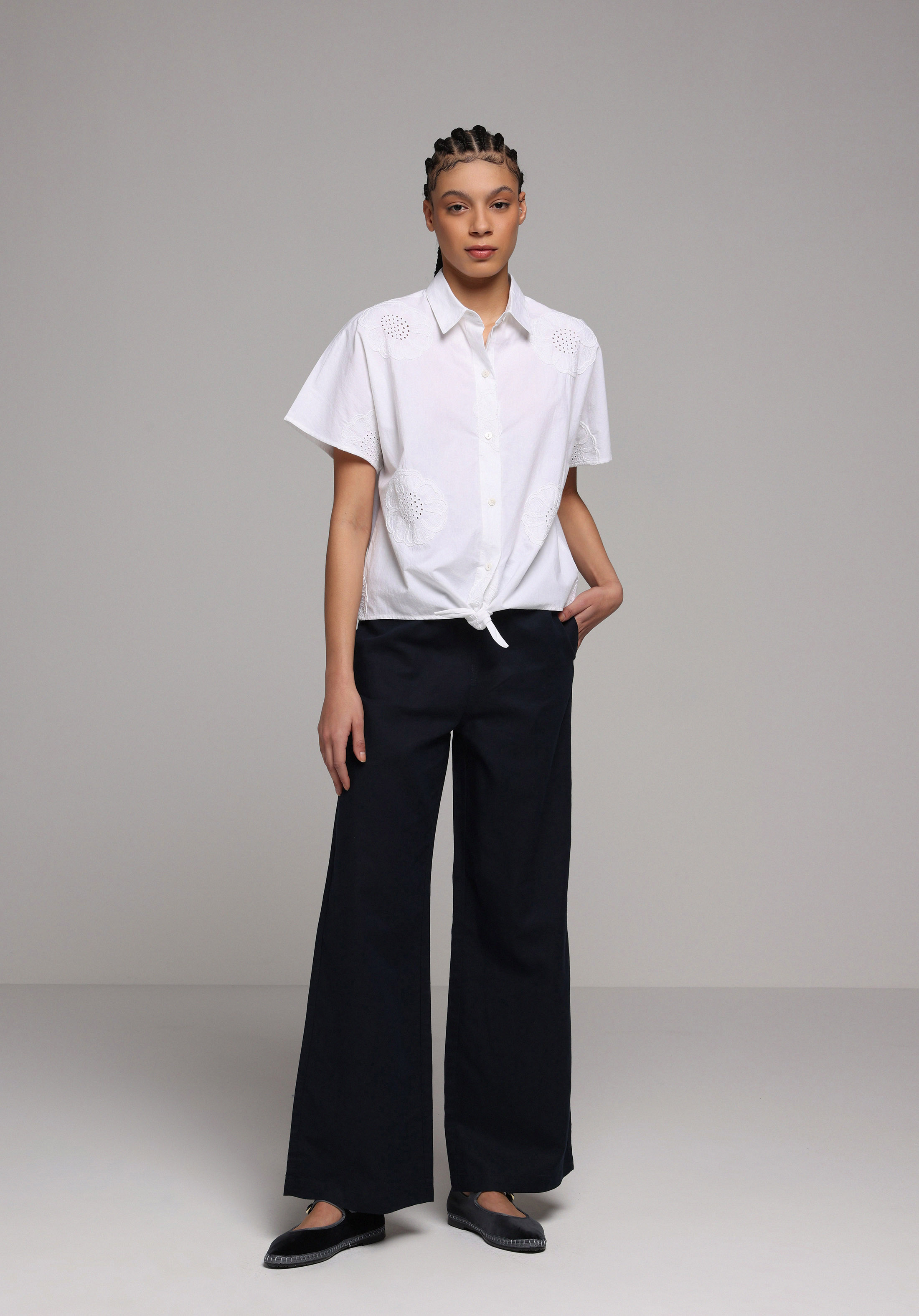 Fashion Fit Shirt Neck Nakışlı Kadın Beyaz Kısa Kol Gömlek