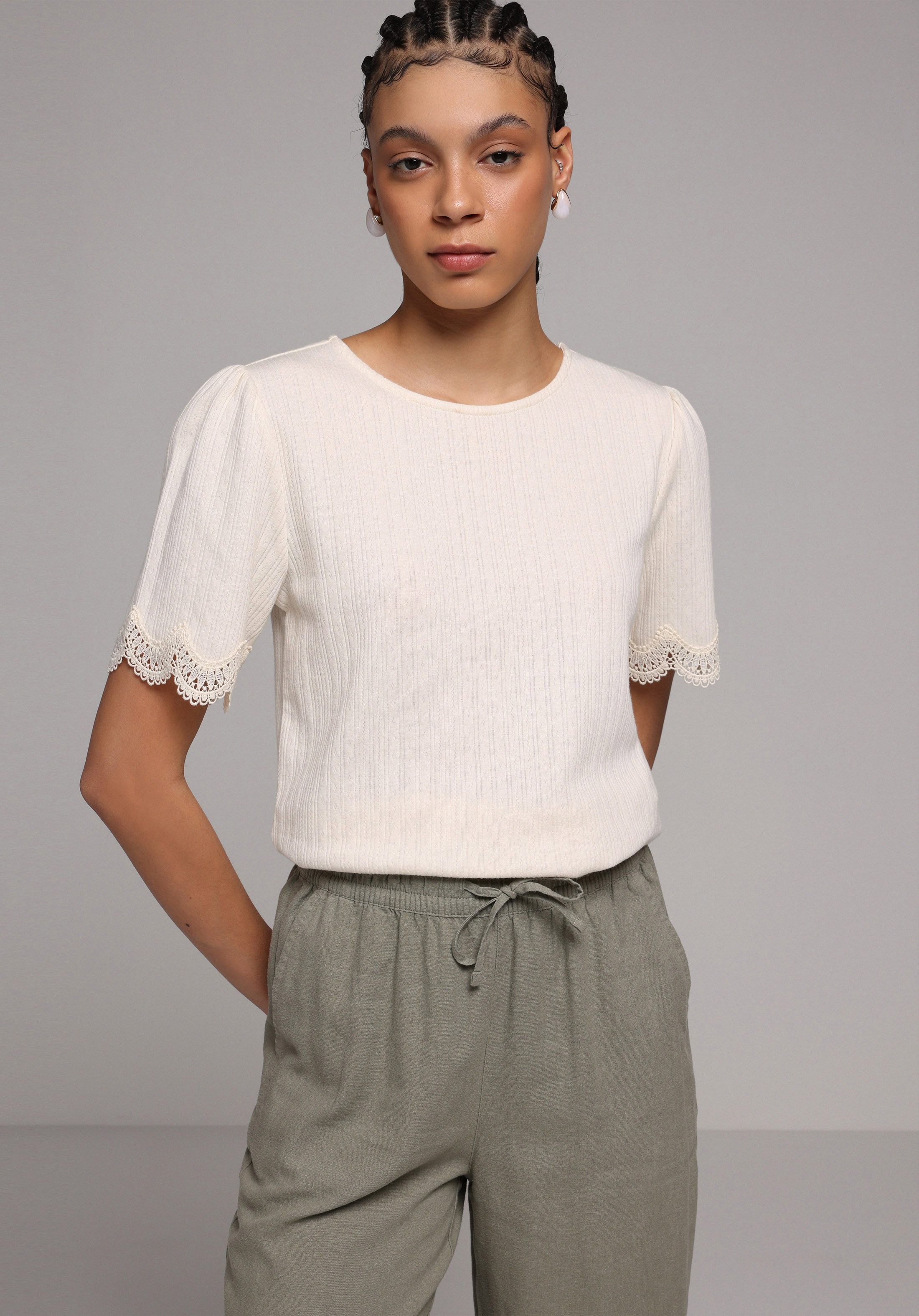 Regular Fit Yuvarlak Yaka Düz Kadın Ekru Kısa Kol Tişört