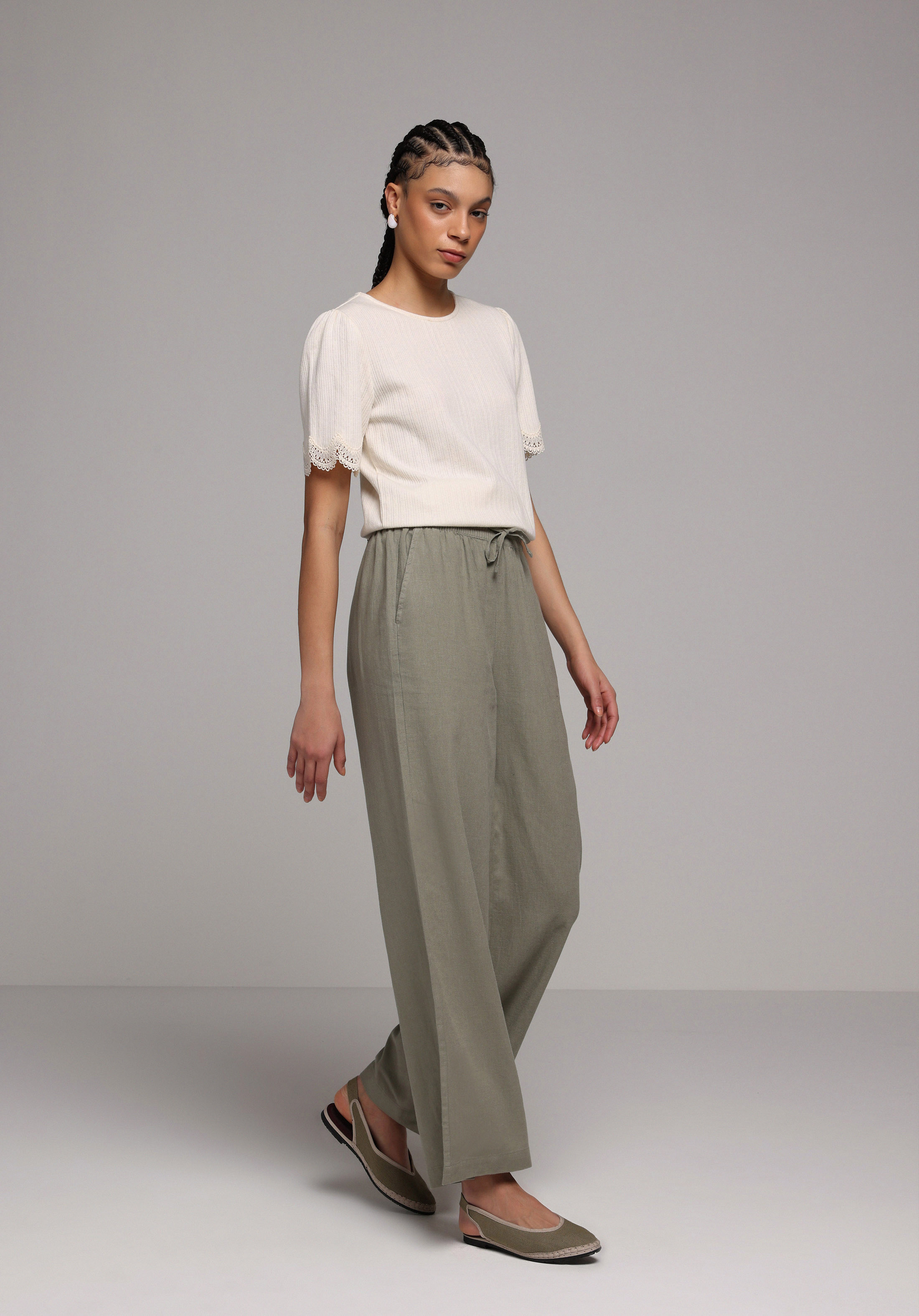 Regular Fit Yuvarlak Yaka Düz Kadın Ekru Kısa Kol Tişört