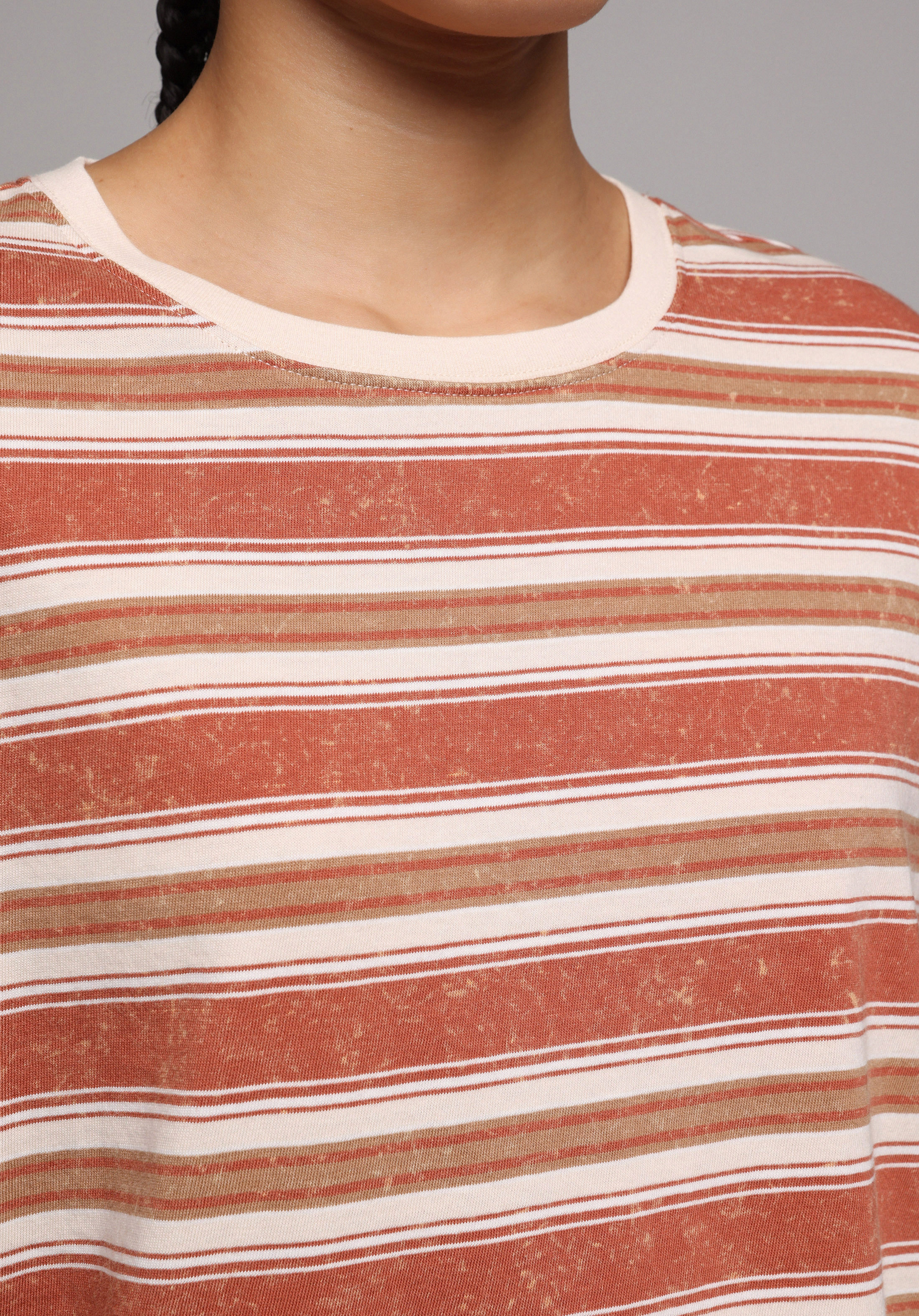 Regular Fit Yuvarlak Yaka Çizgili Kadın Kahverengi Kısa Kol Tişört