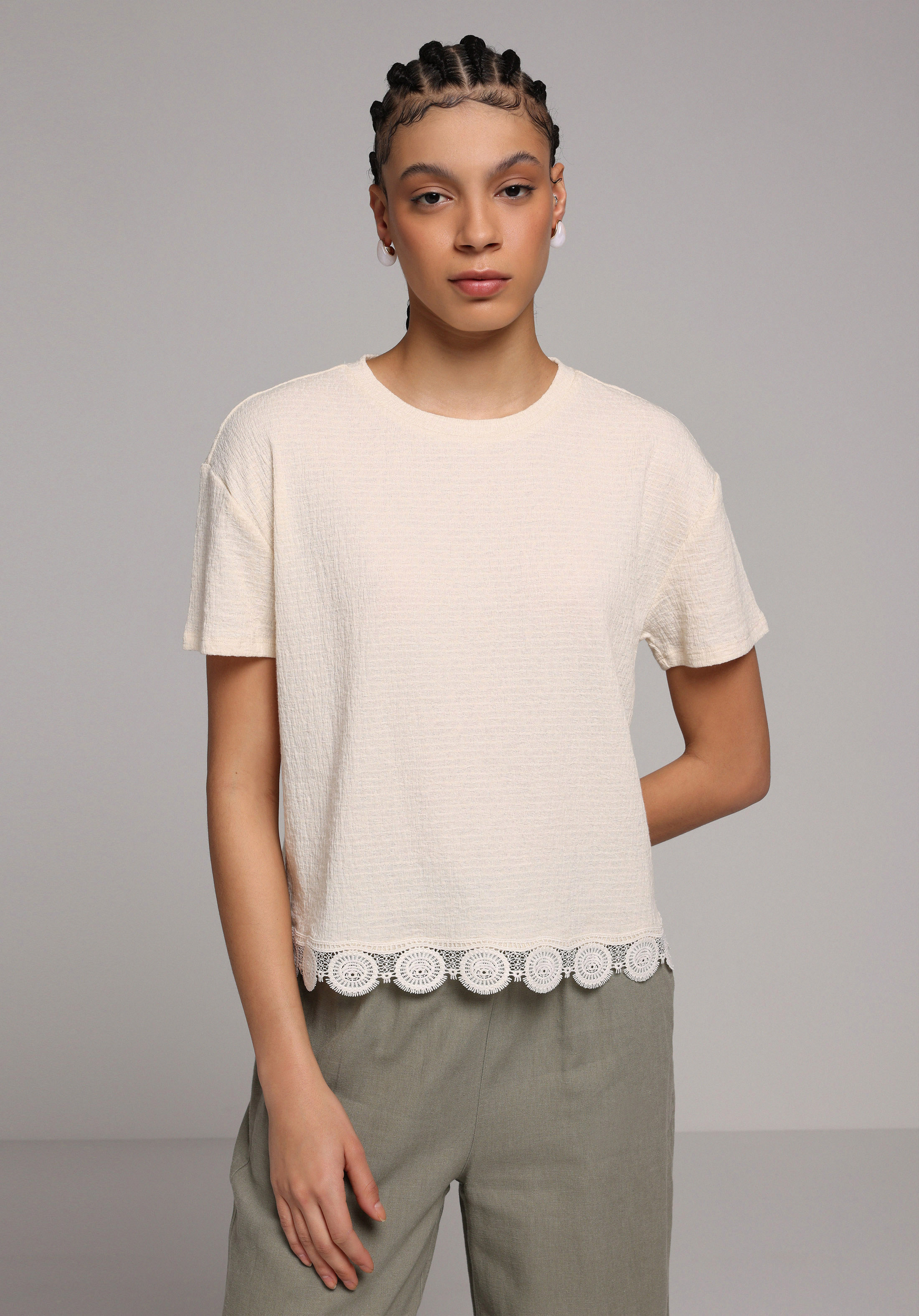 Regular Fit Yuvarlak Yaka Düz Kadın Ekru Kısa Kol Tişört