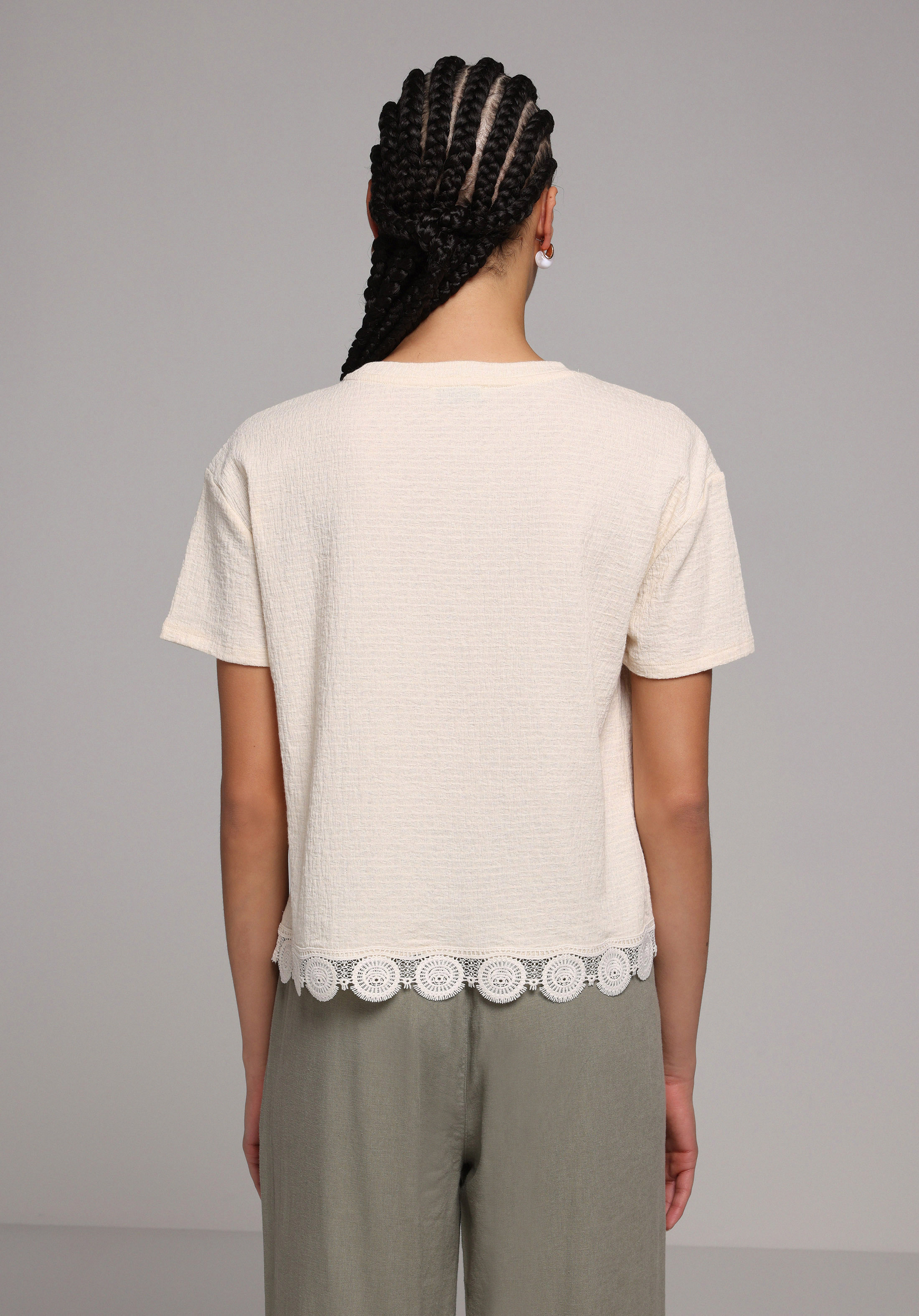 Regular Fit Yuvarlak Yaka Düz Kadın Ekru Kısa Kol Tişört