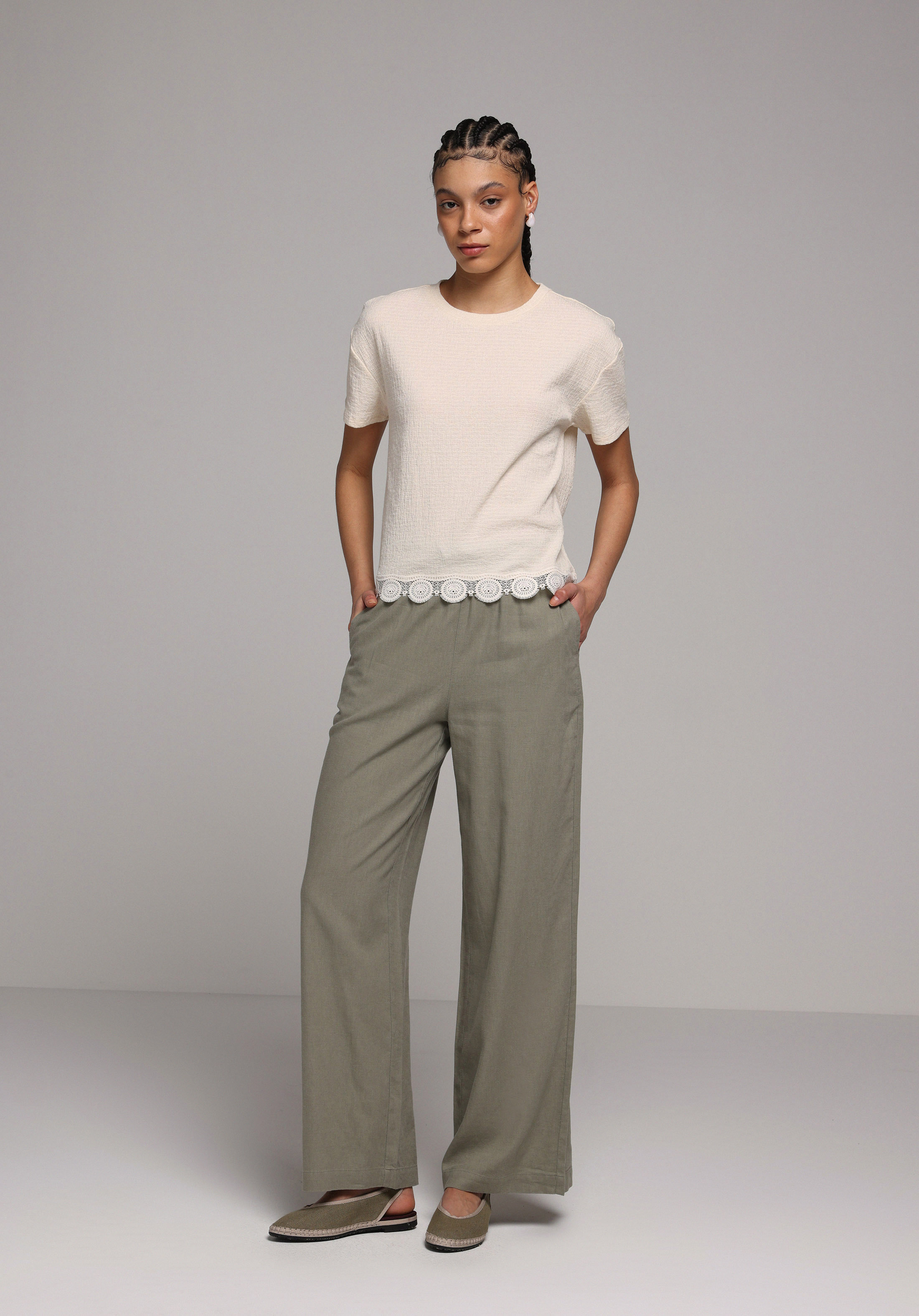 Regular Fit Yuvarlak Yaka Düz Kadın Ekru Kısa Kol Tişört