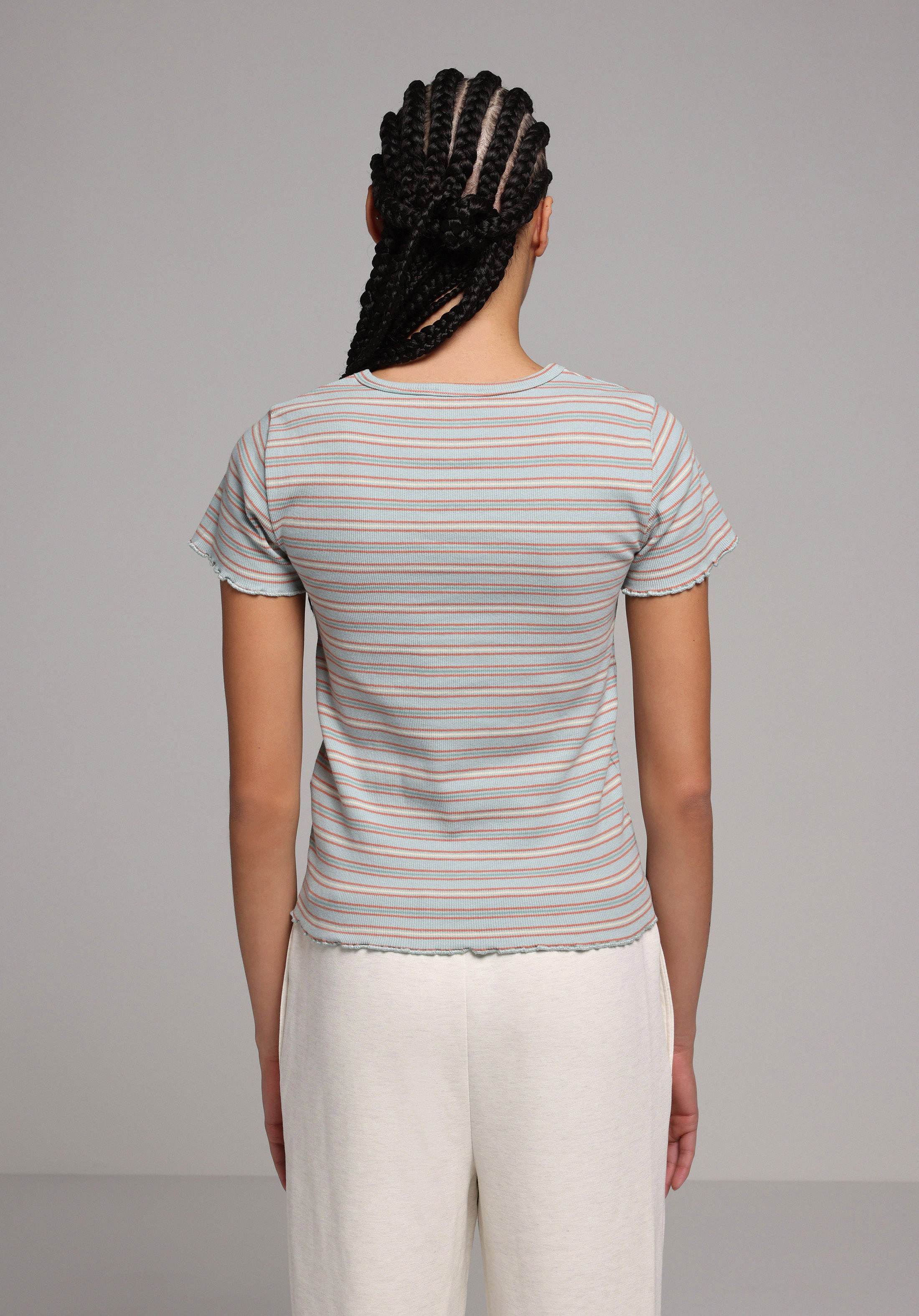 Slim Fit Yuvarlak Yaka Çizgili Kadın Çok Renkli Kısa Kol Tişört