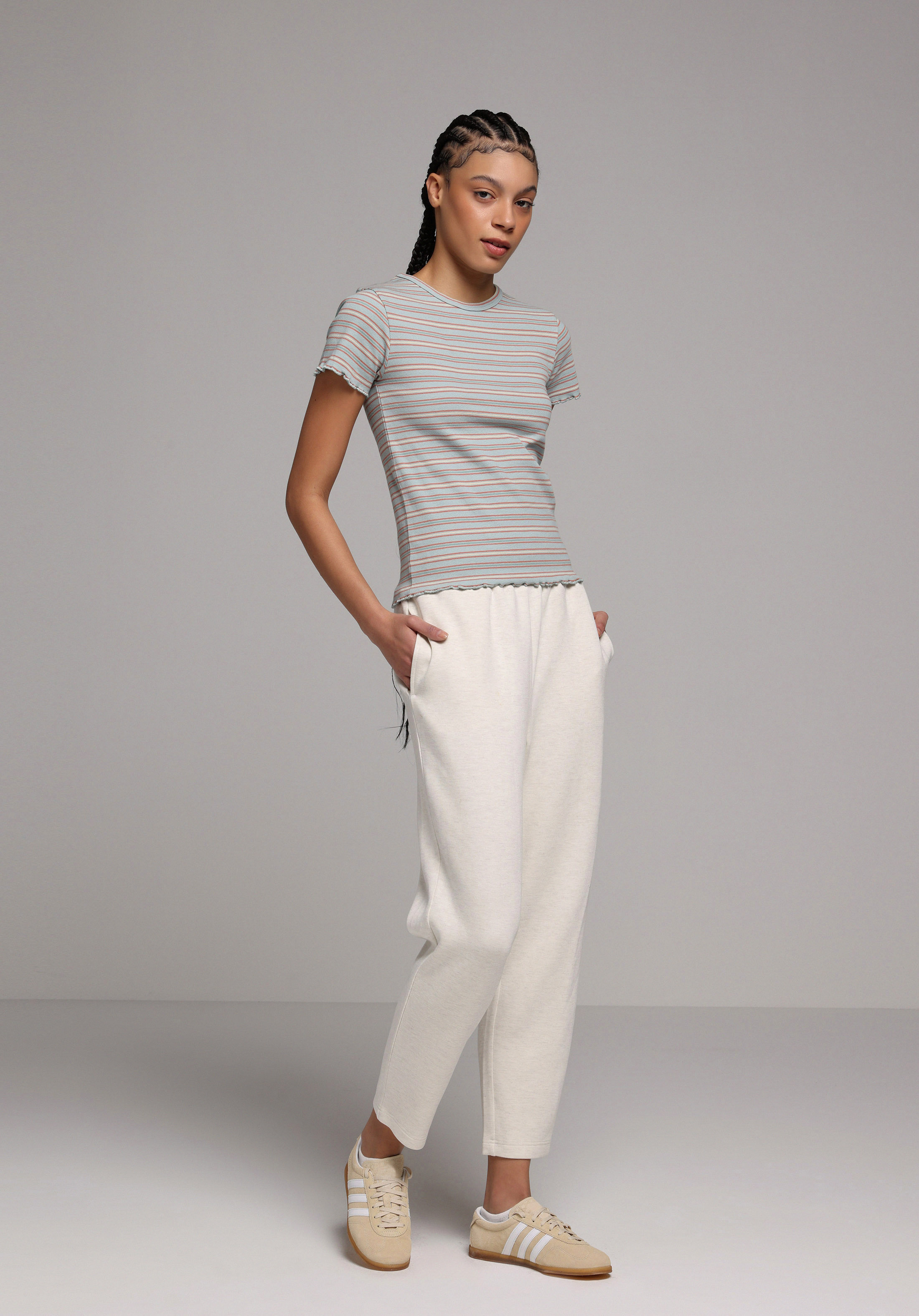 Slim Fit Yuvarlak Yaka Çizgili Kadın Çok Renkli Kısa Kol Tişört