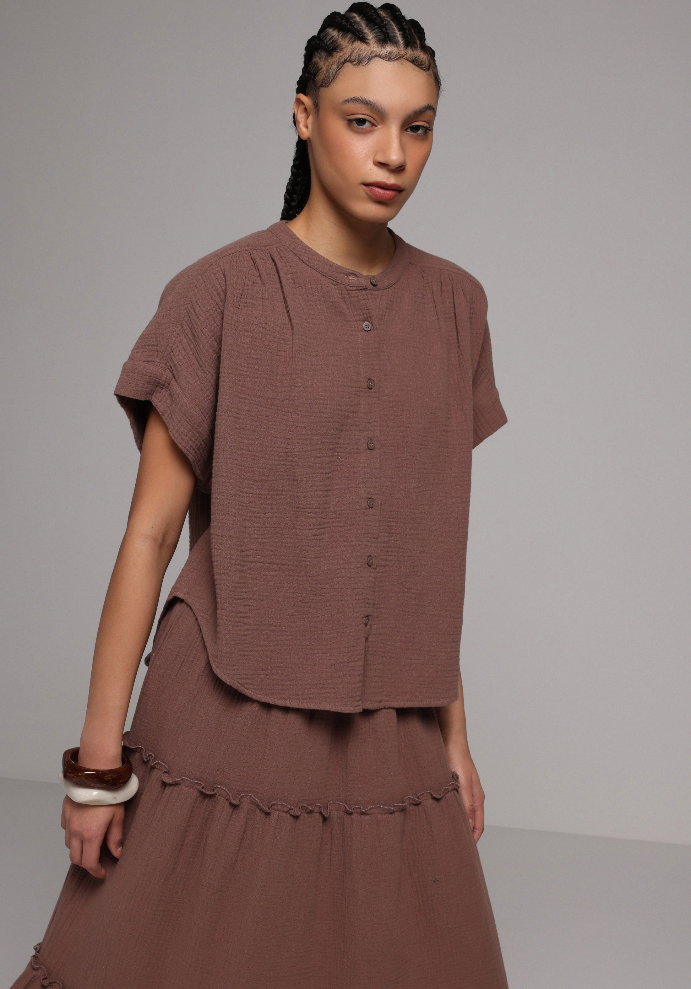 Fashion Fit Yuvarlak Yaka Düz Kadın Kahverengi Kısa Kol Gömlek