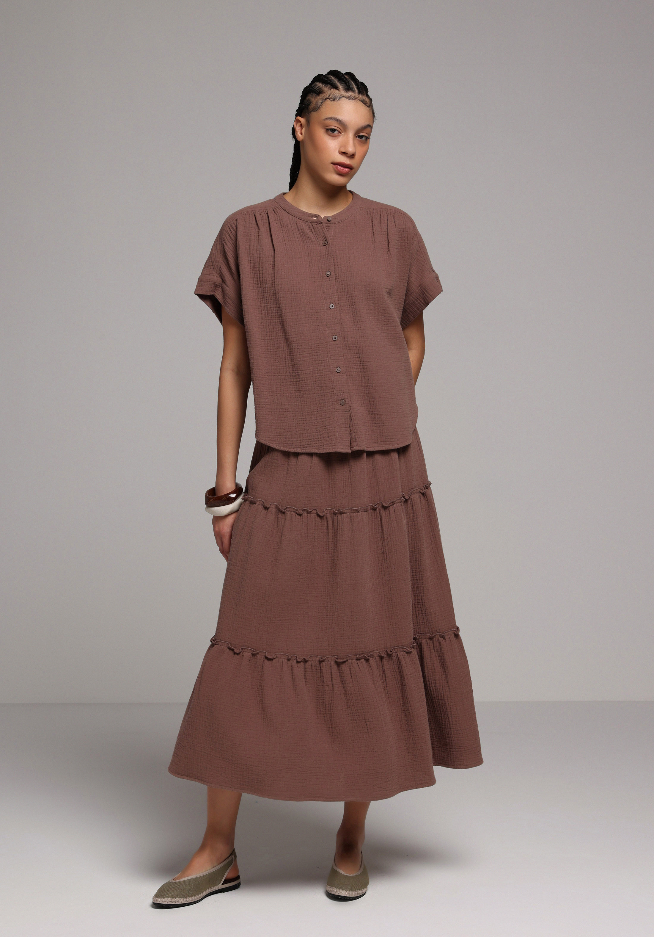 Fashion Fit Yuvarlak Yaka Düz Kadın Kahverengi Kısa Kol Gömlek