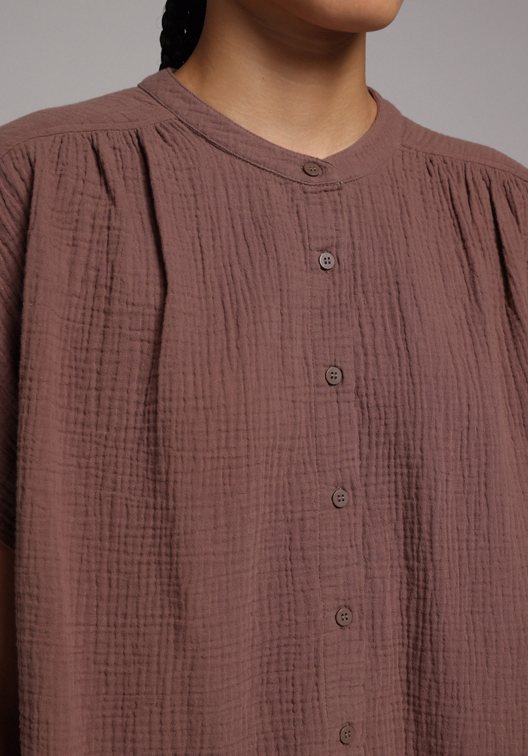 Fashion Fit Yuvarlak Yaka Düz Kadın Kahverengi Kısa Kol Gömlek