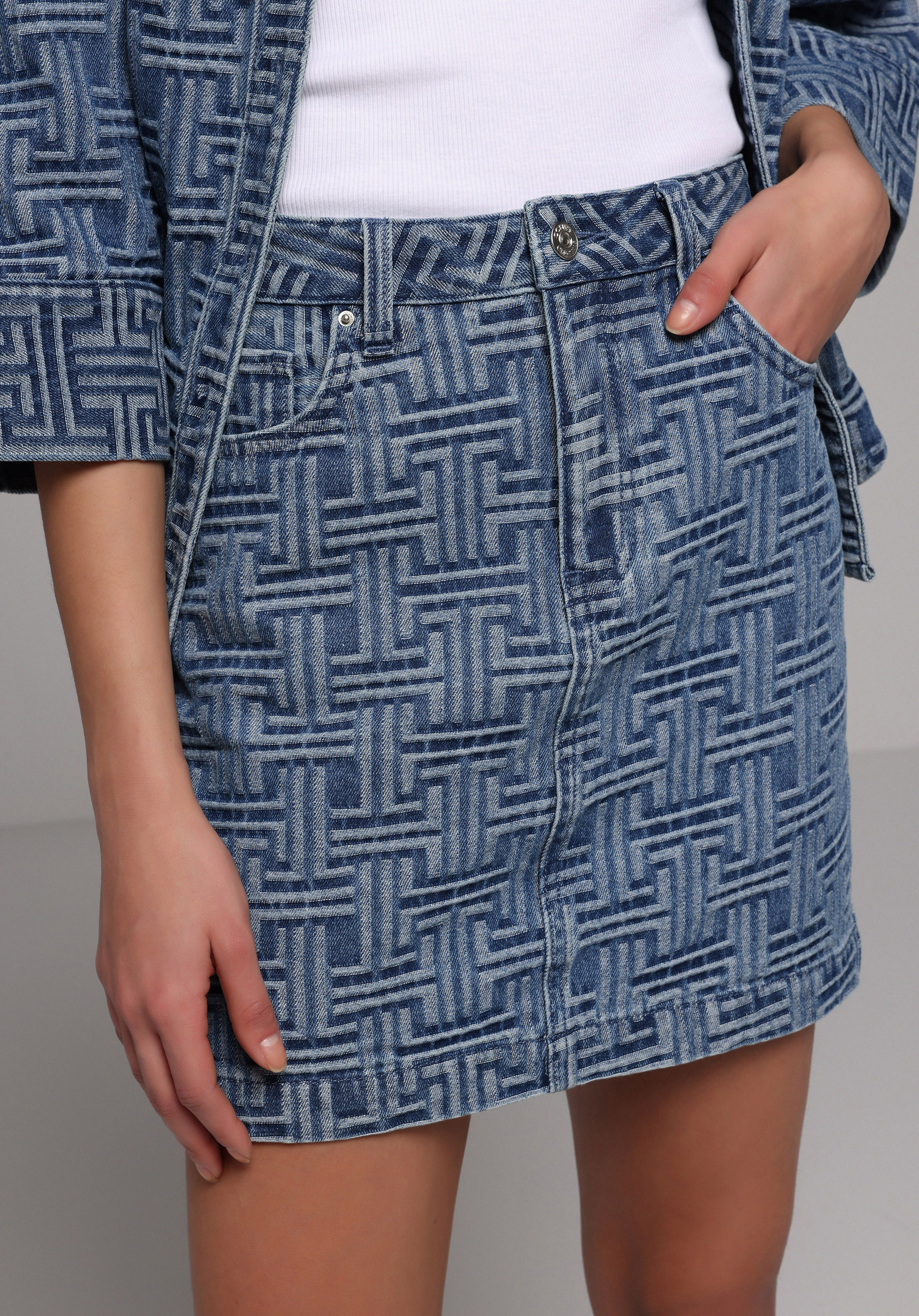 Slim Fit Jakarlı Fermuarlı Kadın Mid İndigo Denim Etek