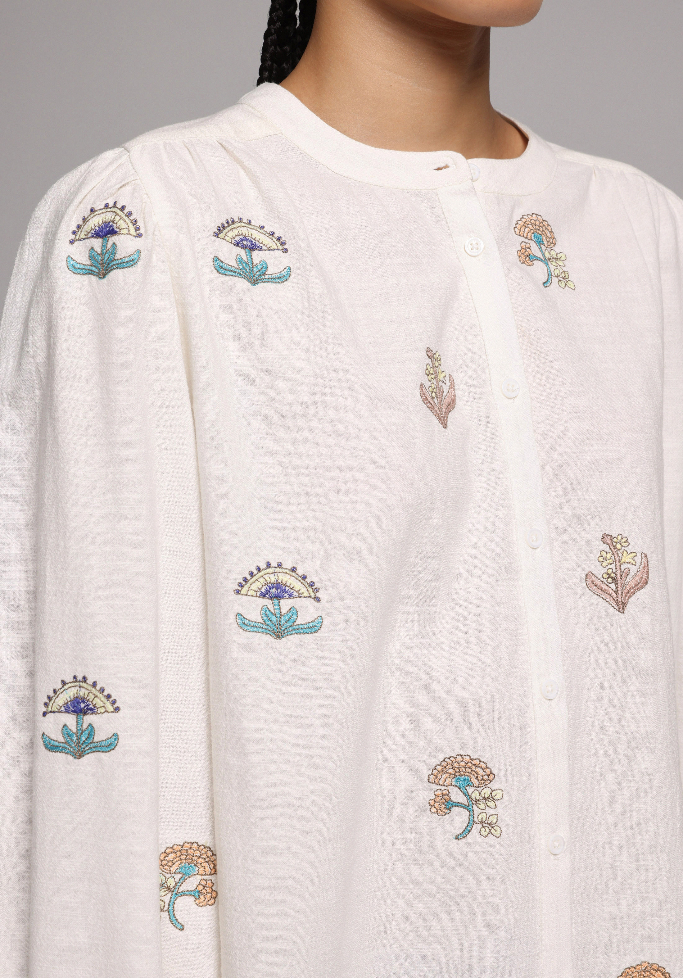 Fashion Fit Yuvarlak Yaka Nakışlı Kadın Ekru Uzun Kol Gömlek