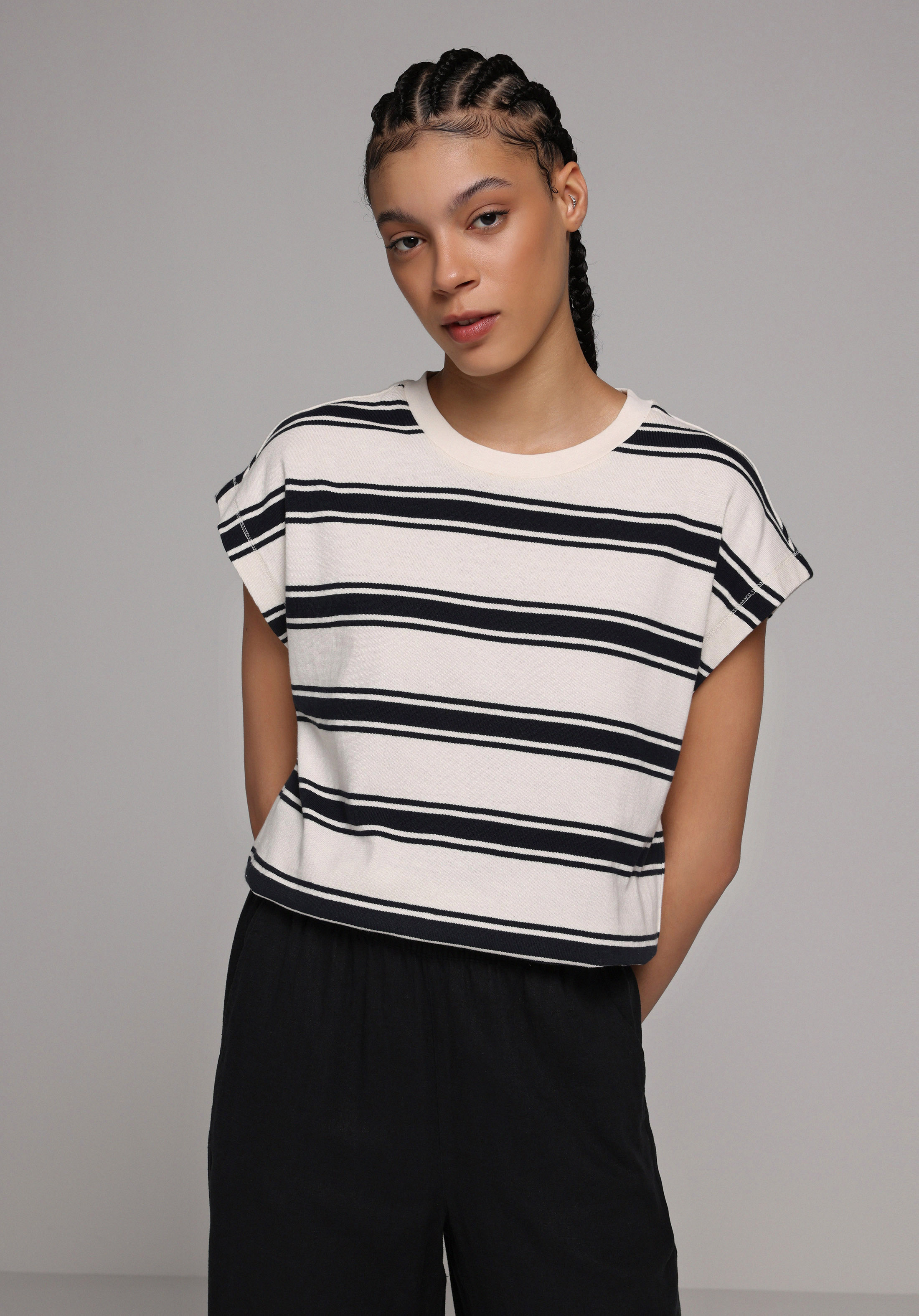 Regular Fit Yuvarlak Yaka Çizgili Kadın Lacivert Kısa Kol Tişört