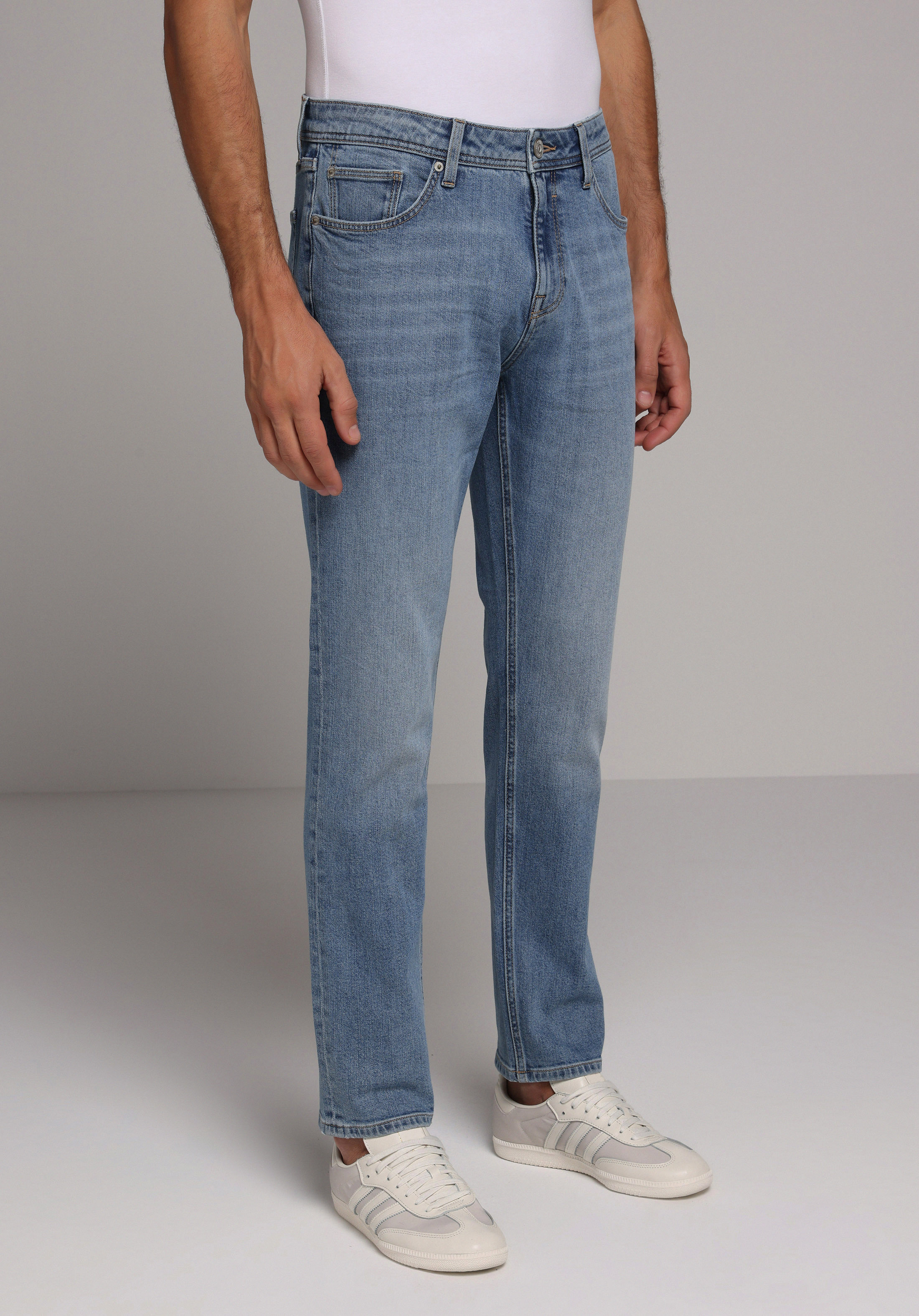 Regular Fit   Erkek Light İndigo Denim Jean Pantolon