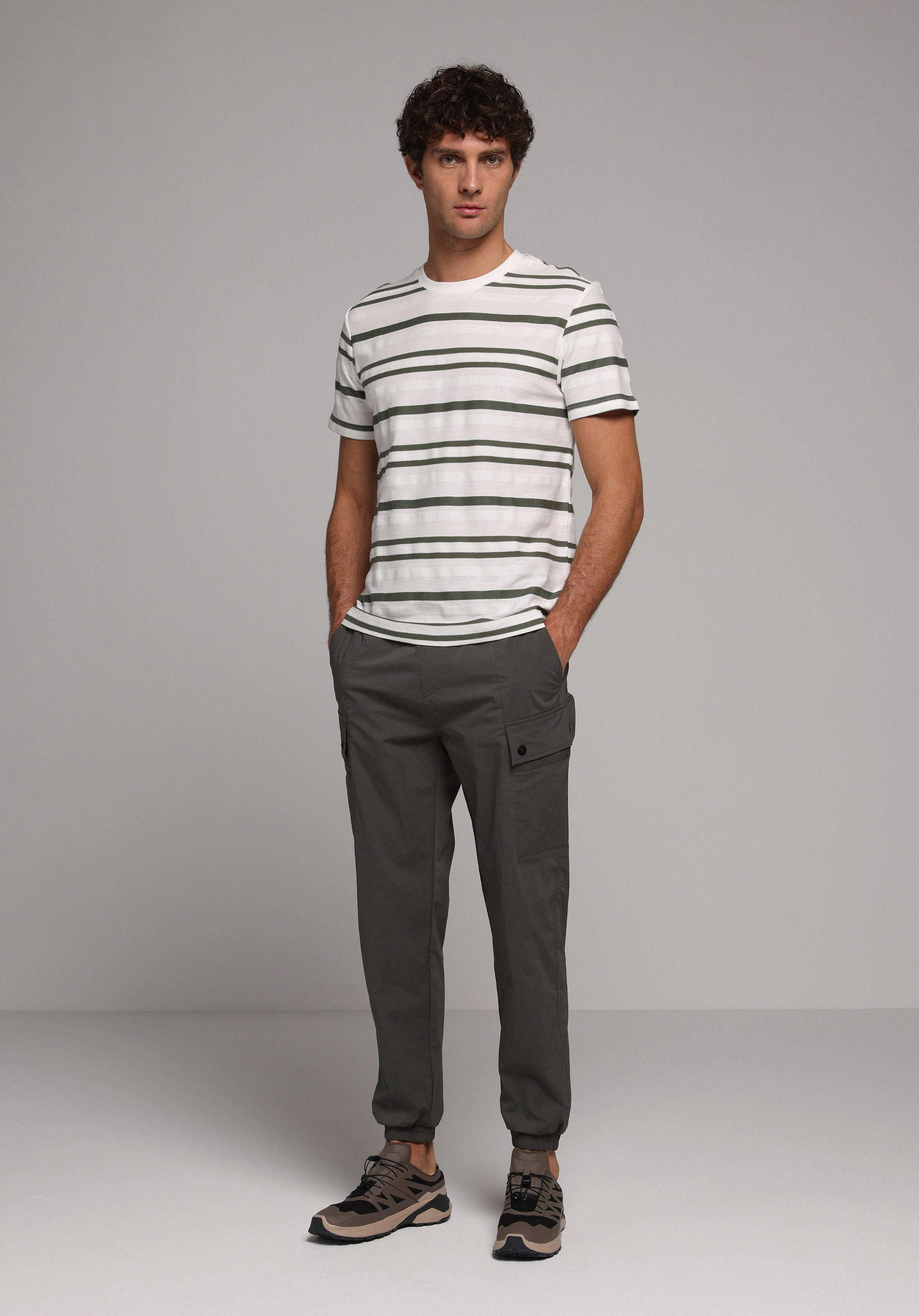 Regular Fit Yuvarlak Yaka Çizgili Erkek Beyaz Kısa Kol Tişört