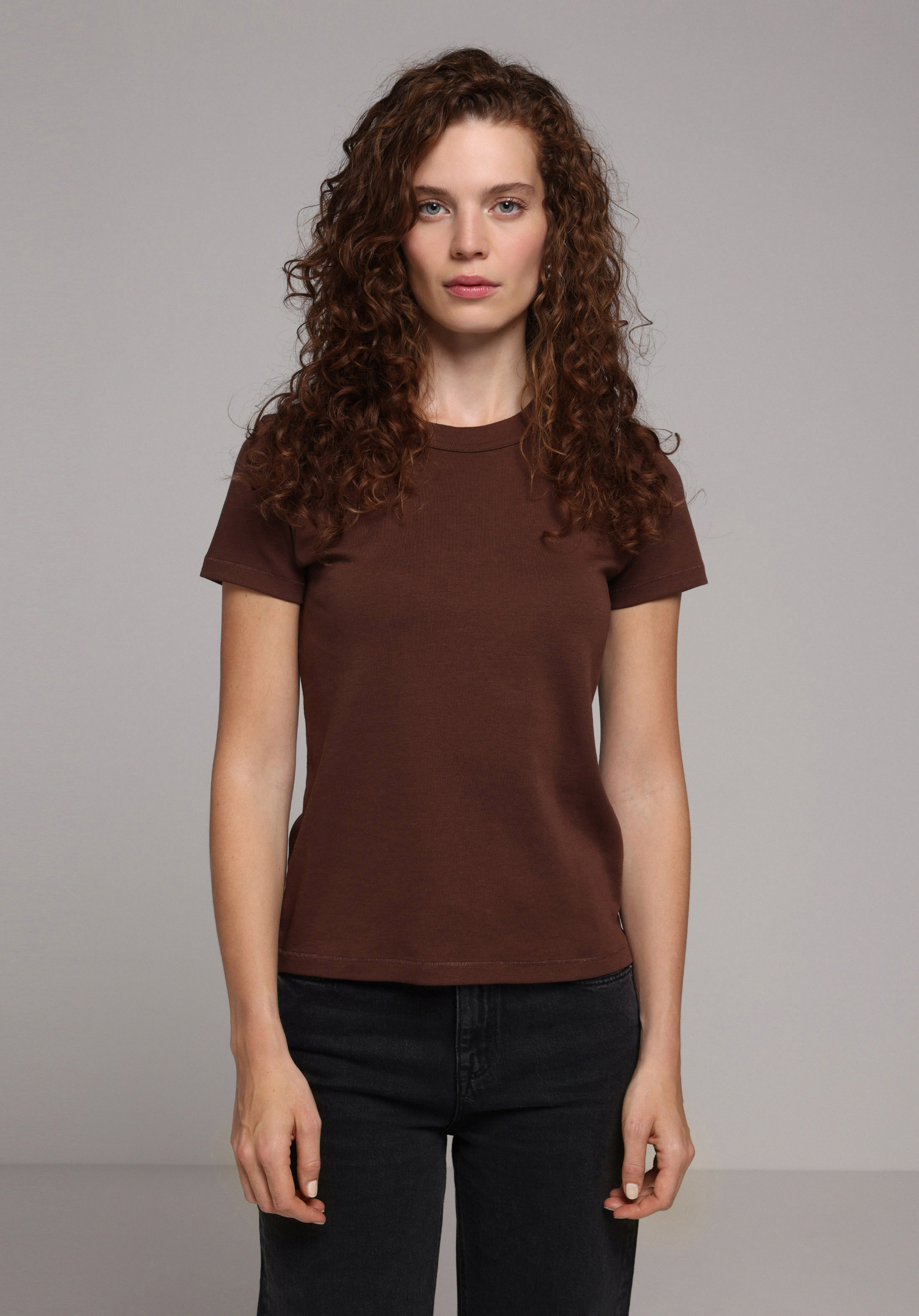 Slim Fit Yuvarlak Yaka Düz Kadın Kahverengi Kısa Kol Tişört