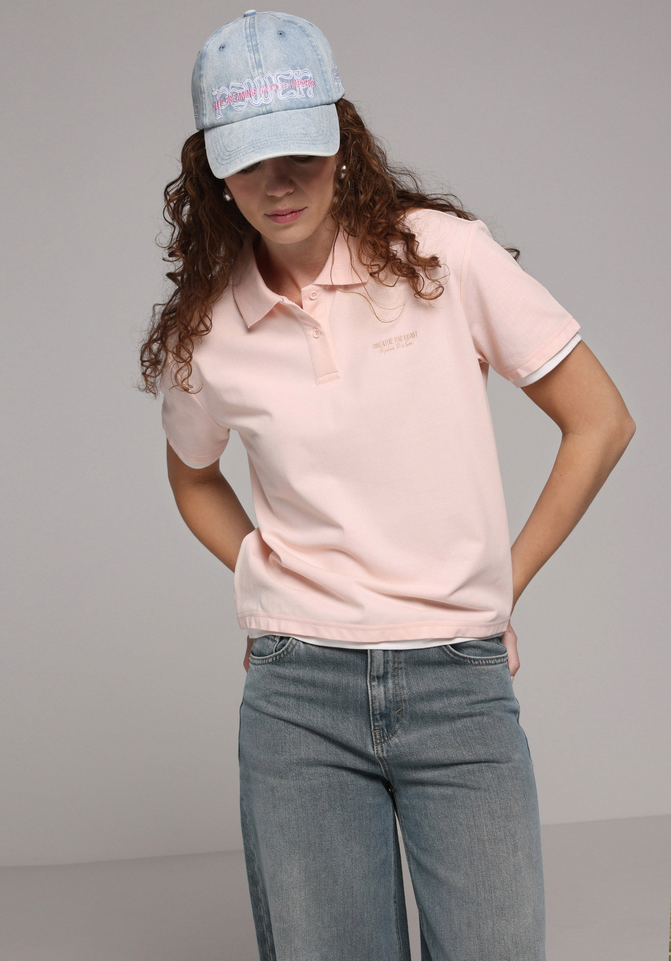 Regular Fit Yuvarlak Yaka Nakışlı Kadın Pembe Kısa Kol Tişört