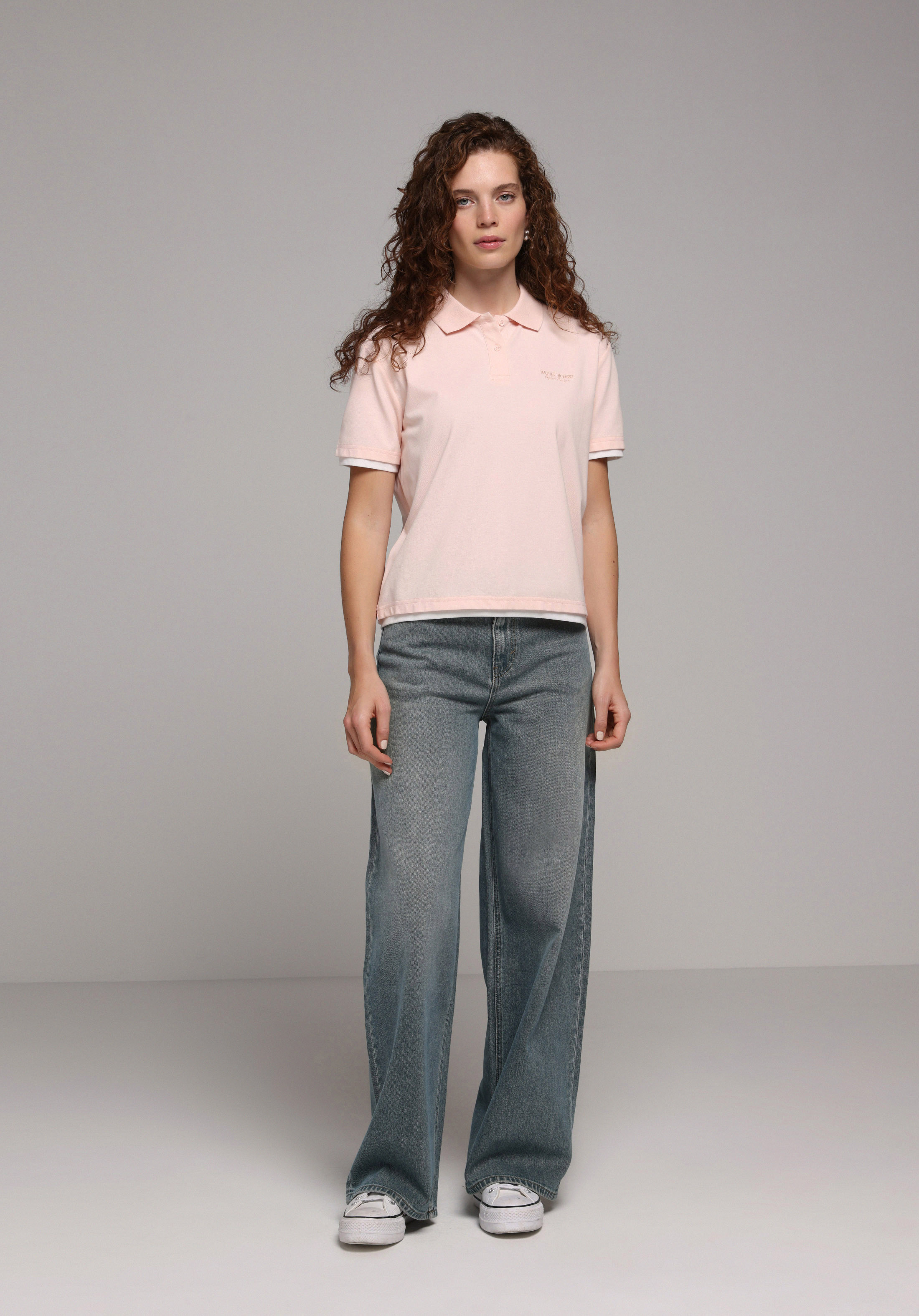 Regular Fit Yuvarlak Yaka Nakışlı Kadın Pembe Kısa Kol Tişört