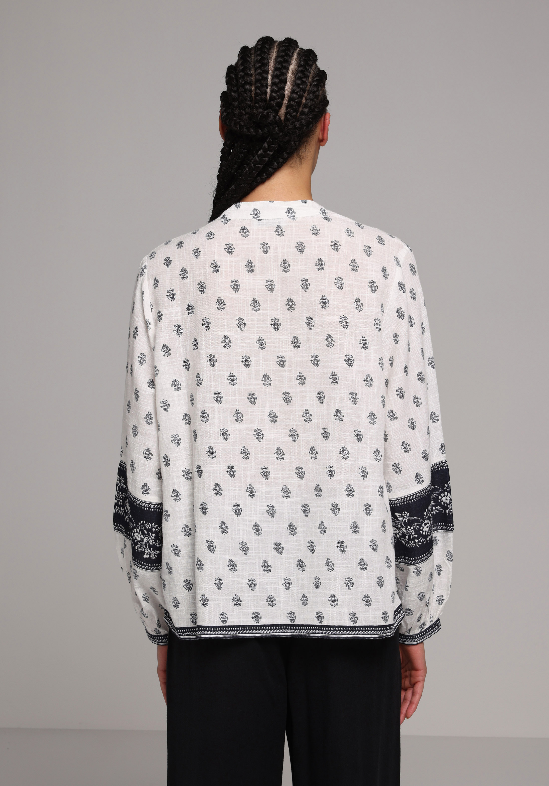 Fashion Fit Yuvarlak Yaka Baskılı Kadın Beyaz Uzun Kol Gömlek