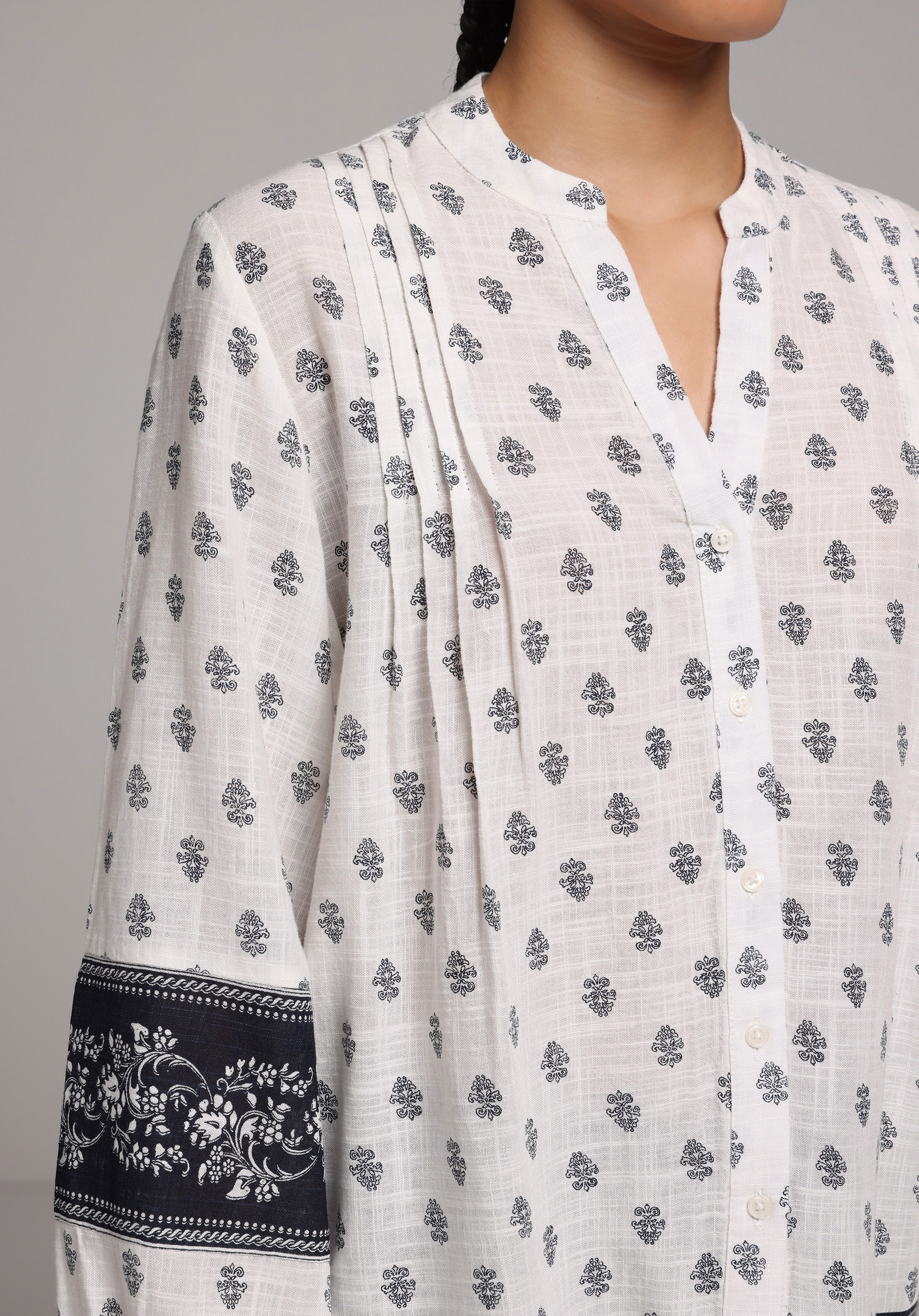 Fashion Fit Yuvarlak Yaka Baskılı Kadın Beyaz Uzun Kol Gömlek