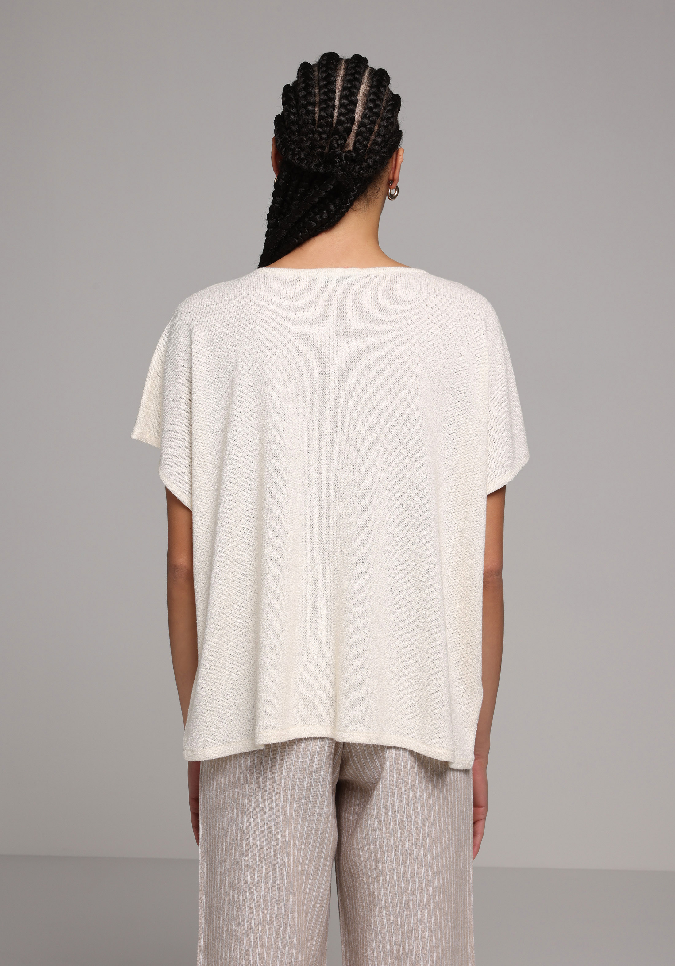 Relax Fit Yuvarlak Yaka Düz Kadın Ekru Kısa Kol Tişört