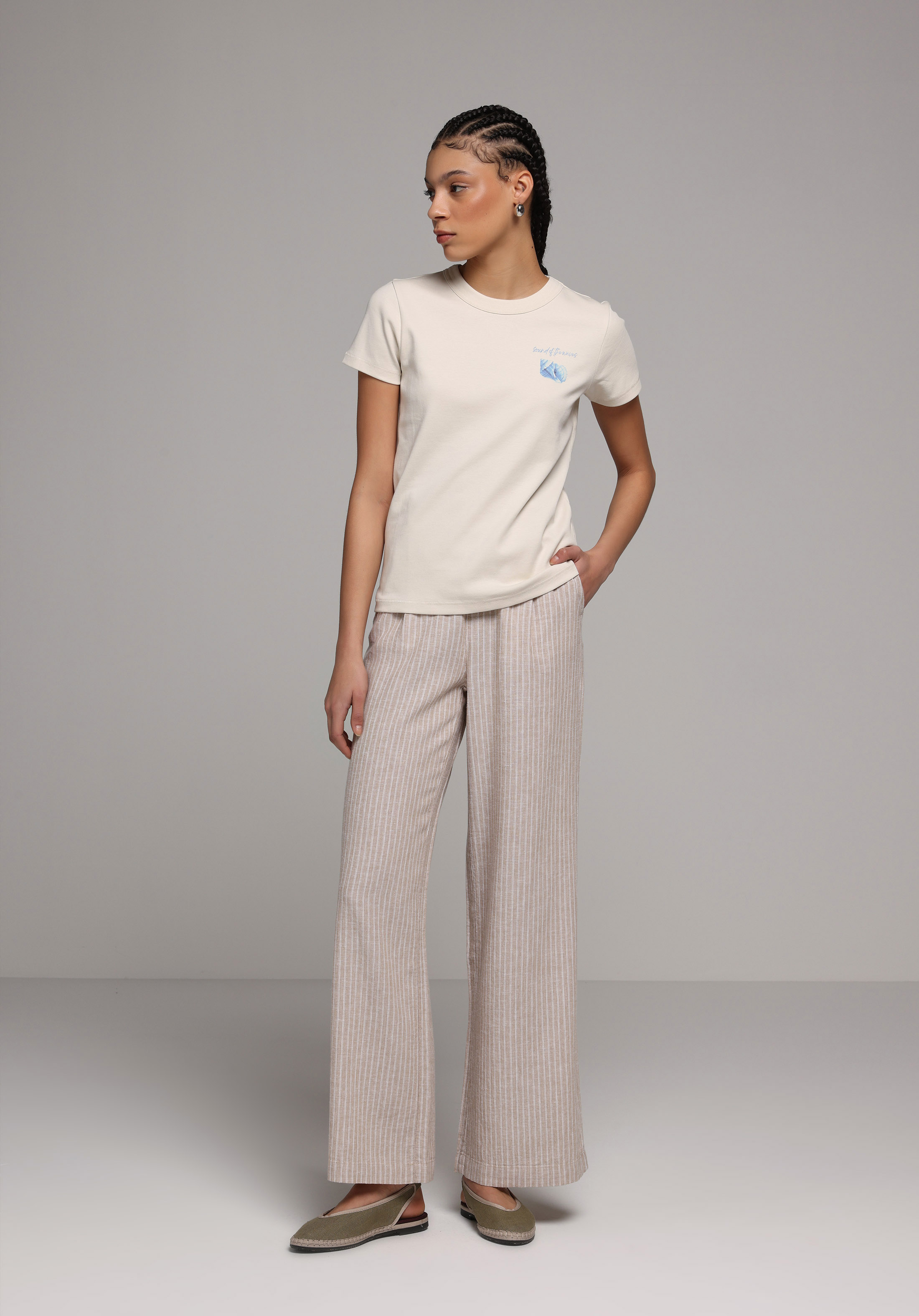 Slim Fit Yuvarlak Yaka Baskılı Kadın Taş Kısa Kol Tişört