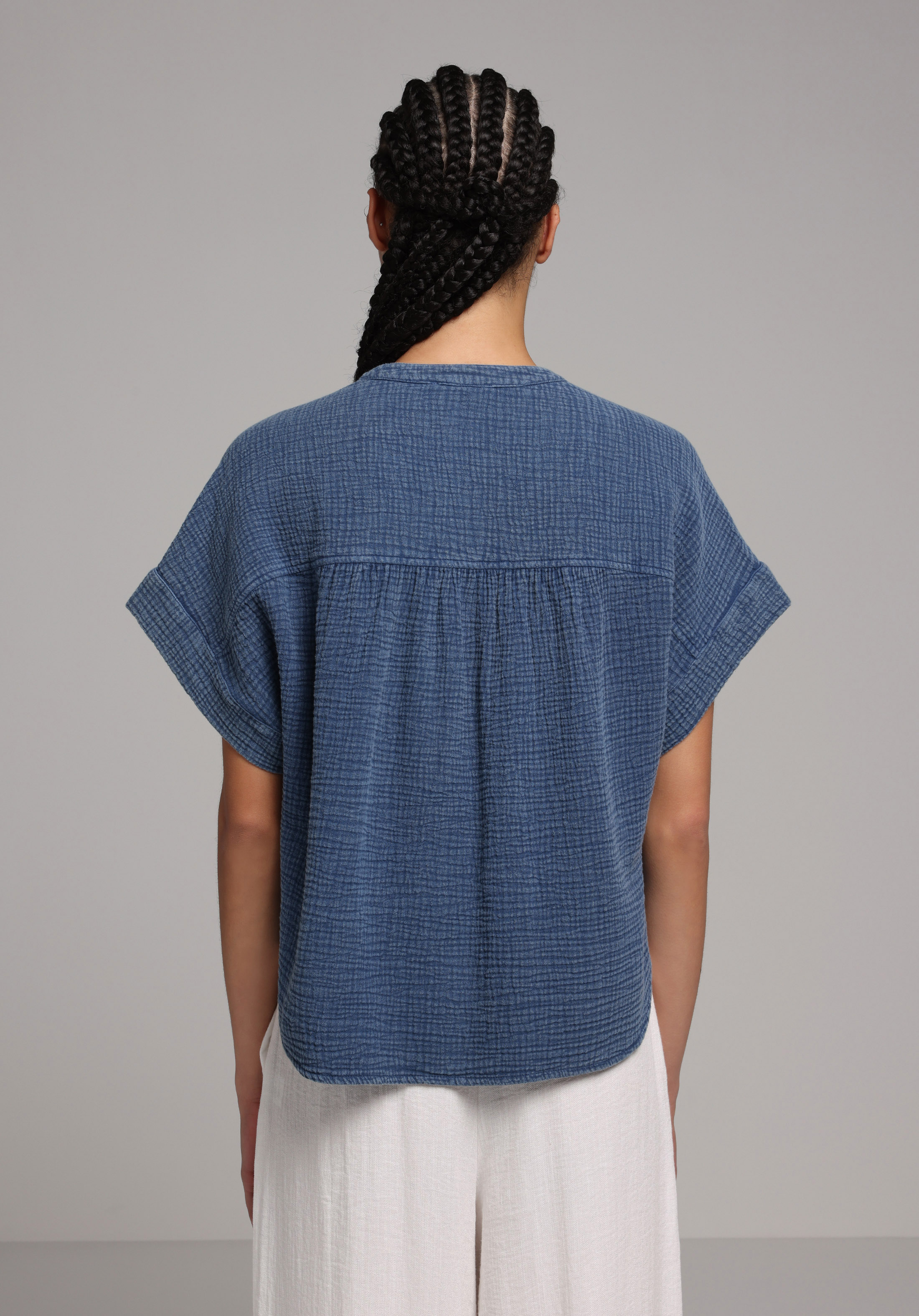 Fashion Fit Yuvarlak Yaka Düz Kadın Mavi Kısa Kol Gömlek