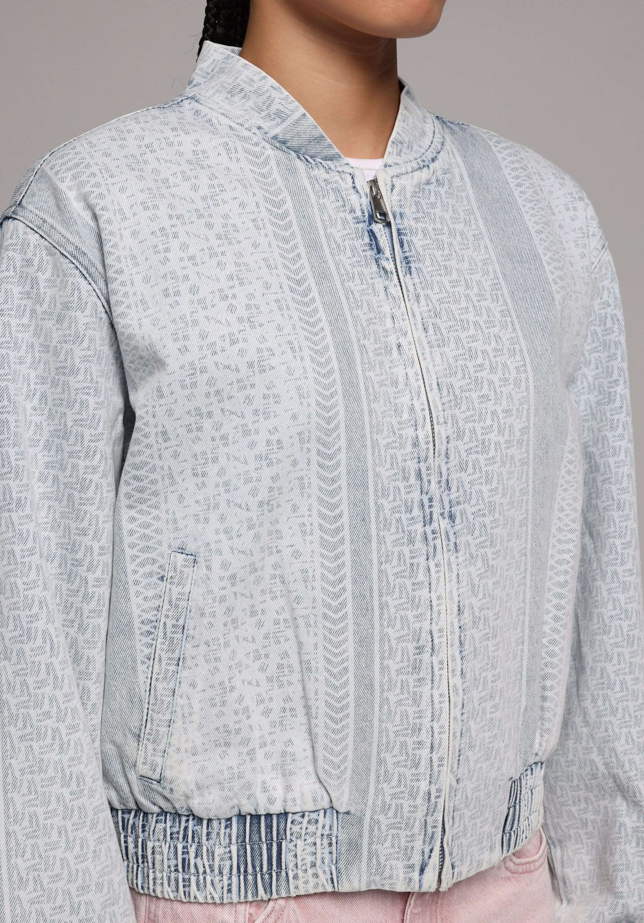 Regular Fit Fermuarlı Astarsız  Kadın Bleach İndigo Denim Ceket