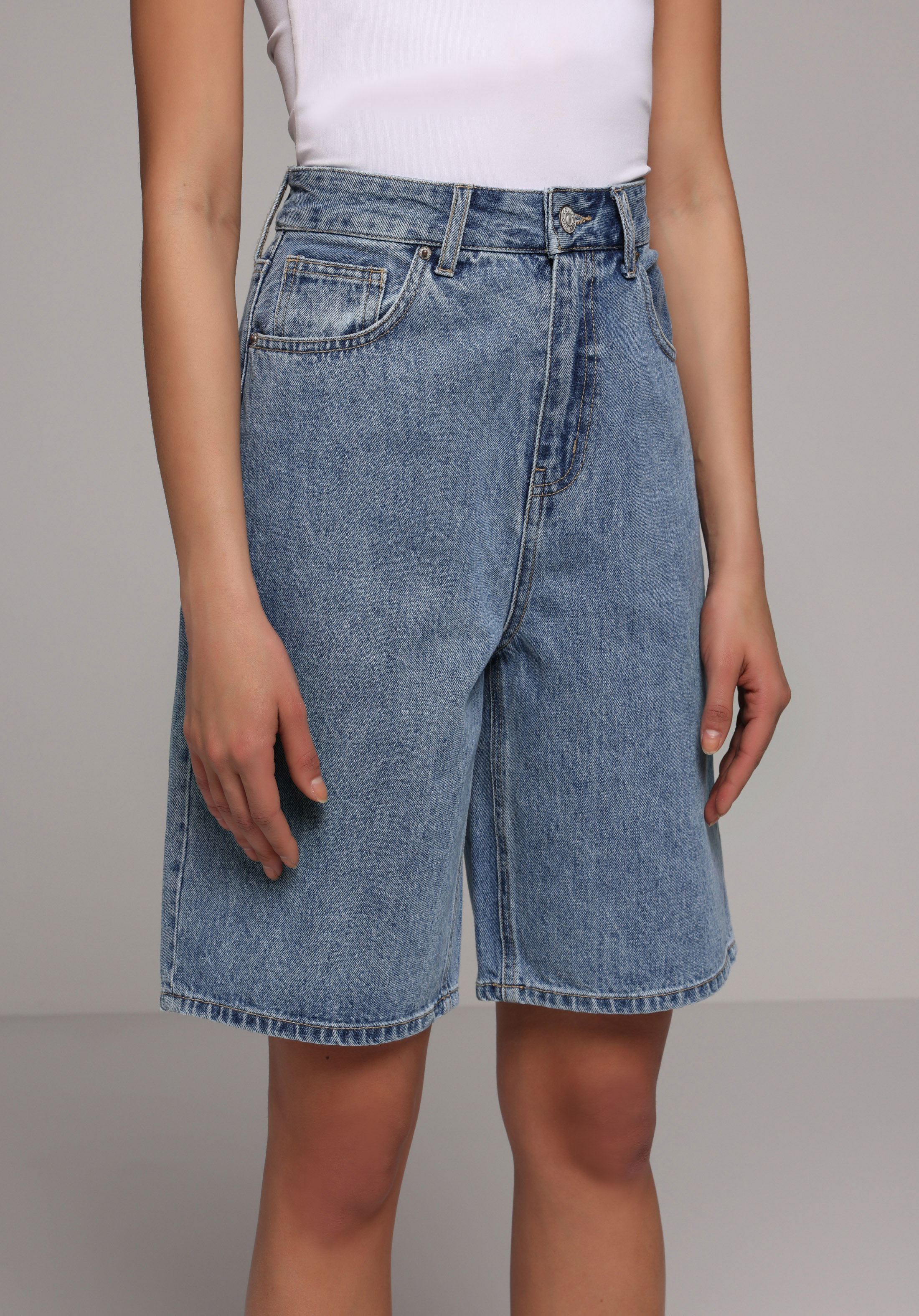 Regular Fit Yüksel Bel Düz Kadın Mid İndigo Denim Jean Şort