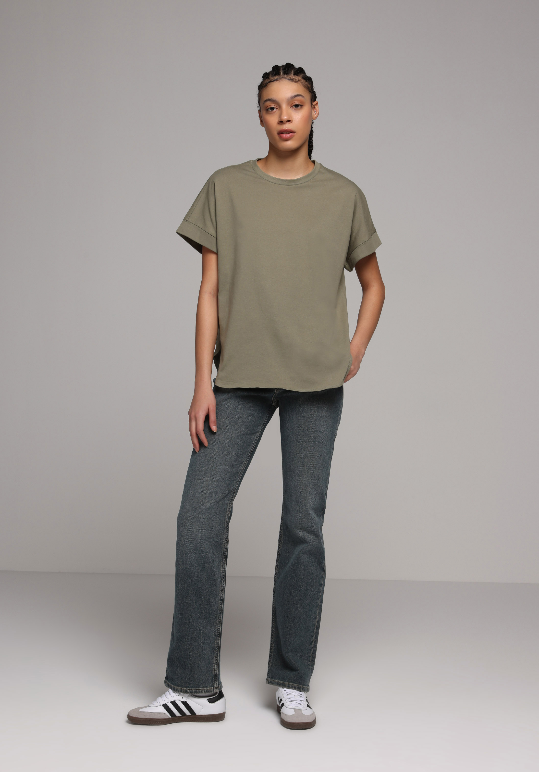 Regular Fit Yuvarlak Yaka Düz Kadın Yeşil Kısa Kol Tişört